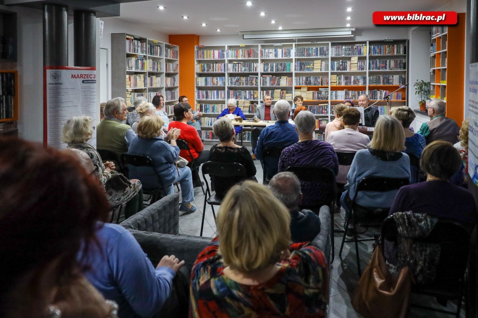 Zdjęcie w galerii na portalu naszraciborz.pl: Wyszukany humor i znane piosenki podczas spotkania O kobietach, dla kobiet wiadomości z regionu