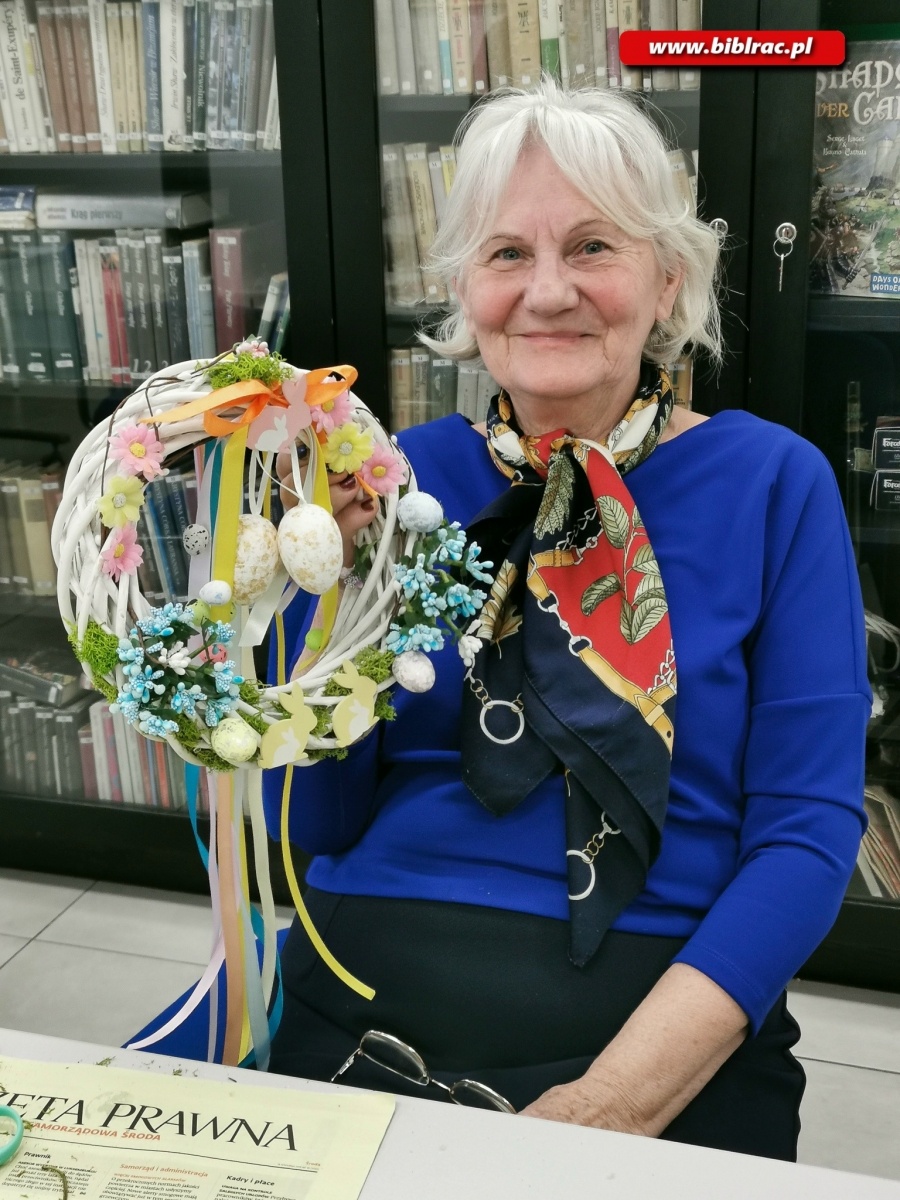 Zdjęcie w galerii na portalu naszraciborz.pl: Święta za pasem. Wianki wielkanocne w bibliotece wiadomości z regionu