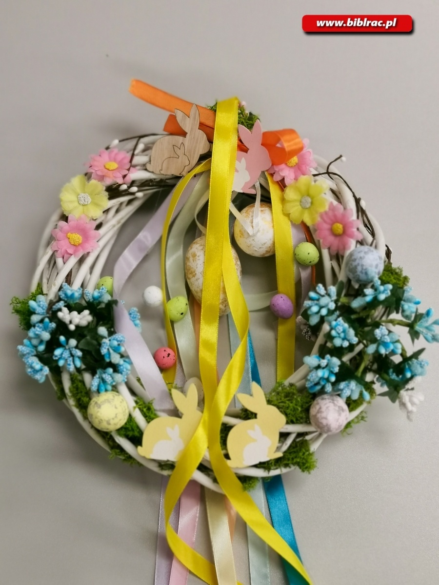 Zdjęcie w galerii na portalu naszraciborz.pl: Święta za pasem. Wianki wielkanocne w bibliotece wiadomości z regionu