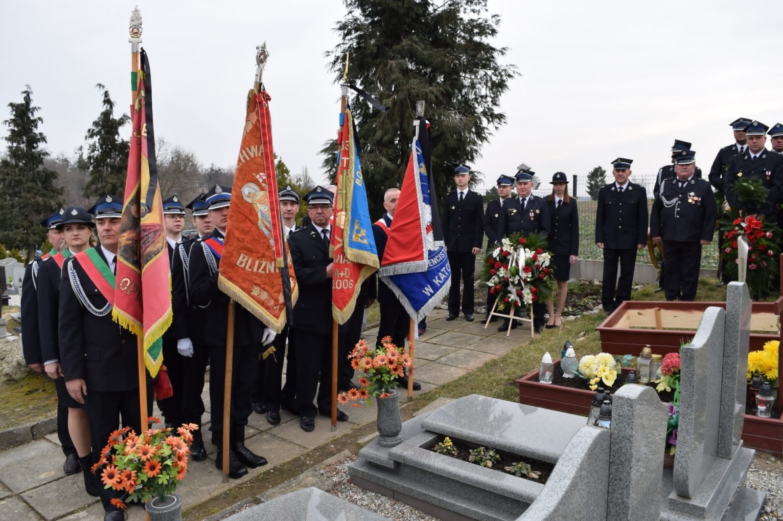Zdjęcie w galerii na portalu naszraciborz.pl: W Krowiarkach pożegnano dh. Zdzisława Kozuba wiadomości z regionu
