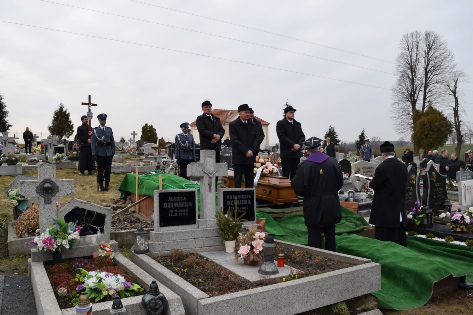 Zdjęcie w galerii na portalu naszraciborz.pl: W Krowiarkach pożegnano dh. Zdzisława Kozuba wiadomości z regionu