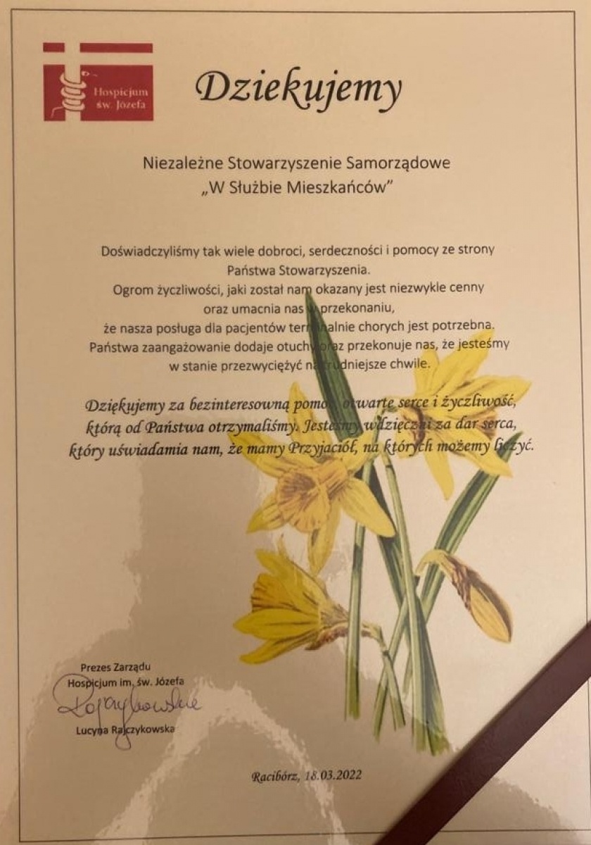 Zdjęcie w galerii na portalu naszraciborz.pl: Kolorowe nakrętki z czerwonego serca wsparły raciborskie hospicjum wiadomości z regionu