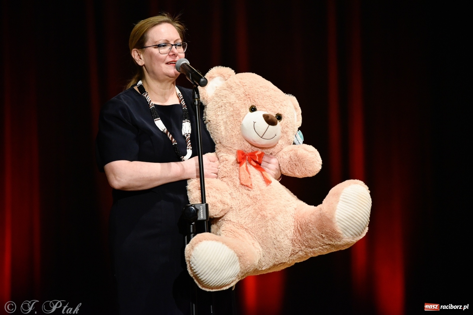 Zdjęcie w galerii na portalu naszraciborz.pl: Łężczok wytańczył ponad 10 tys. dla małej Sophie wiadomości z regionu