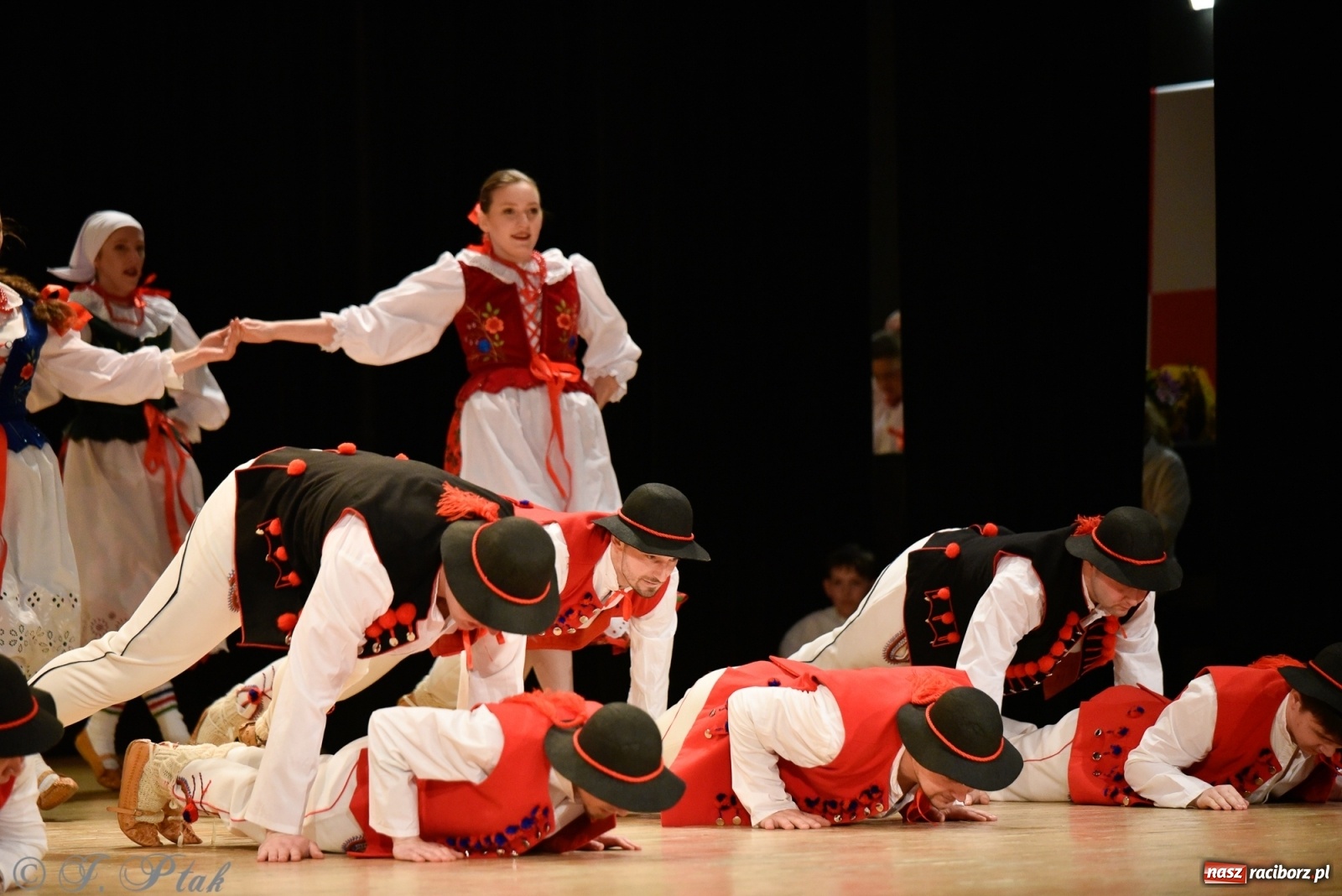 Zdjęcie w galerii na portalu naszraciborz.pl: Łężczok wytańczył ponad 10 tys. dla małej Sophie wiadomości z regionu