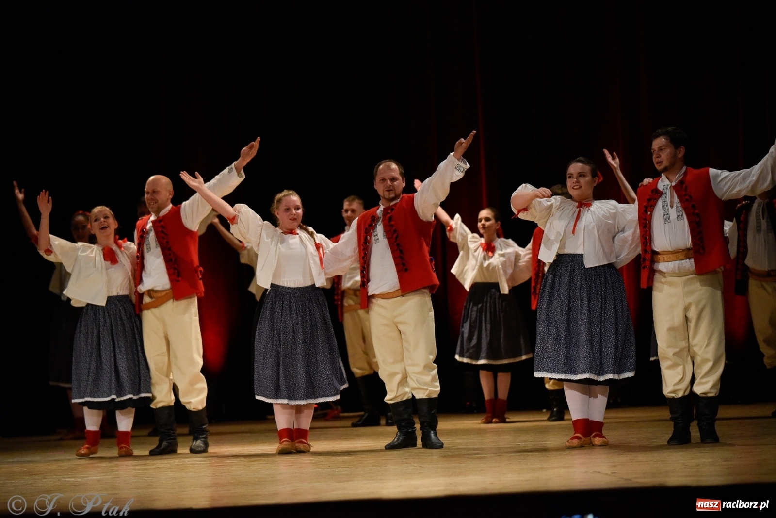 Zdjęcie w galerii na portalu naszraciborz.pl: Łężczok wytańczył ponad 10 tys. dla małej Sophie wiadomości z regionu