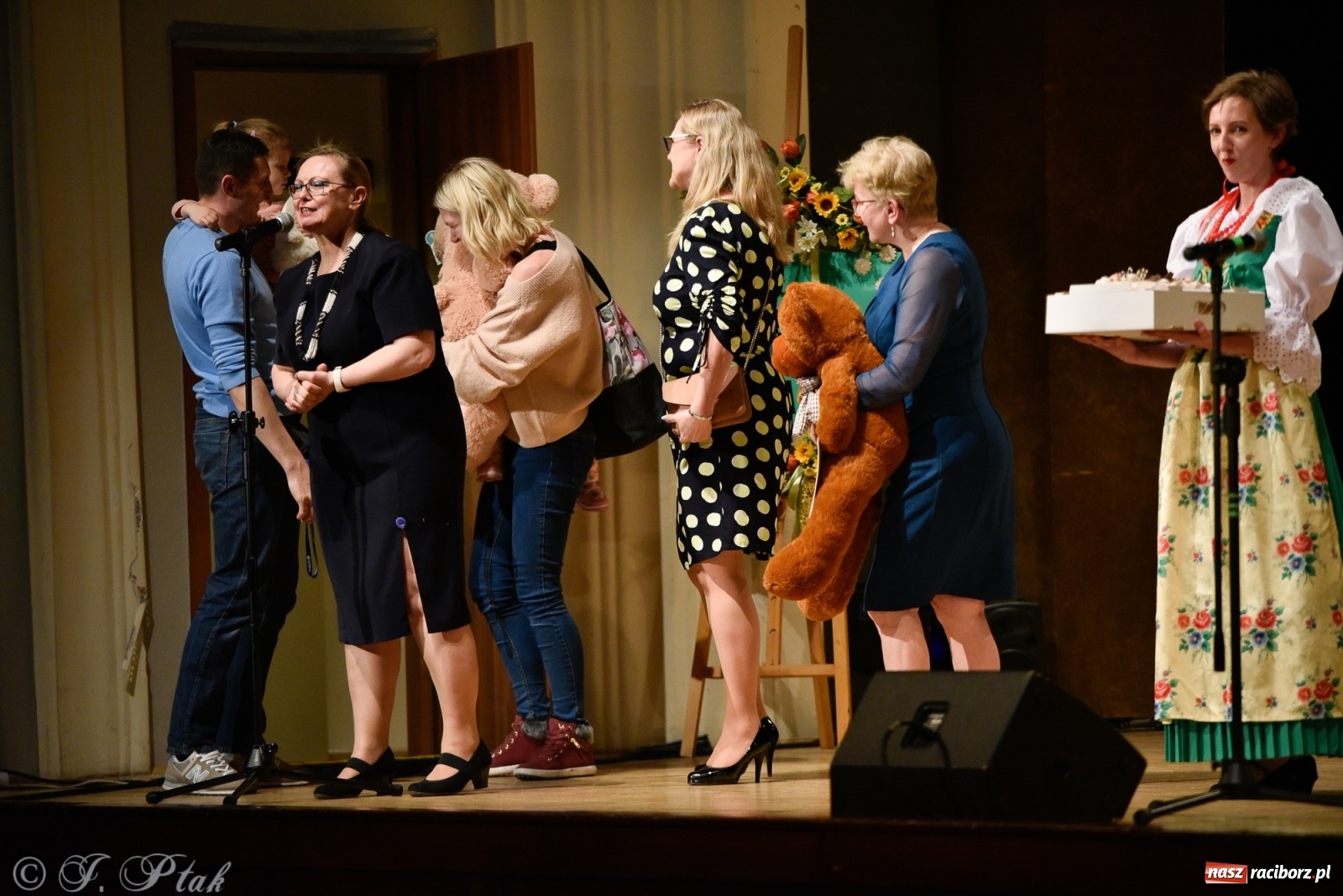 Zdjęcie w galerii na portalu naszraciborz.pl: Łężczok wytańczył ponad 10 tys. dla małej Sophie wiadomości z regionu