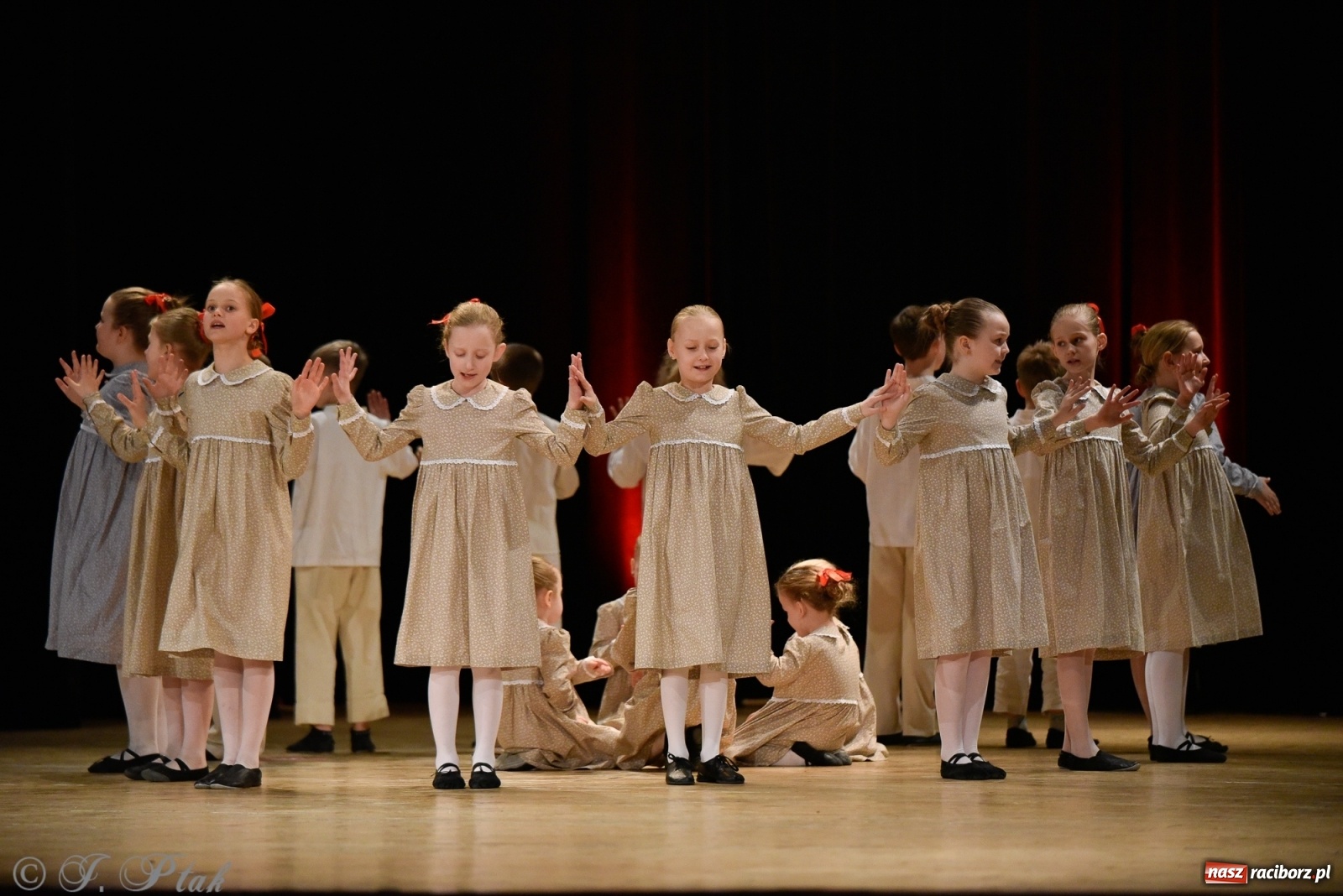 Zdjęcie w galerii na portalu naszraciborz.pl: Łężczok wytańczył ponad 10 tys. dla małej Sophie wiadomości z regionu