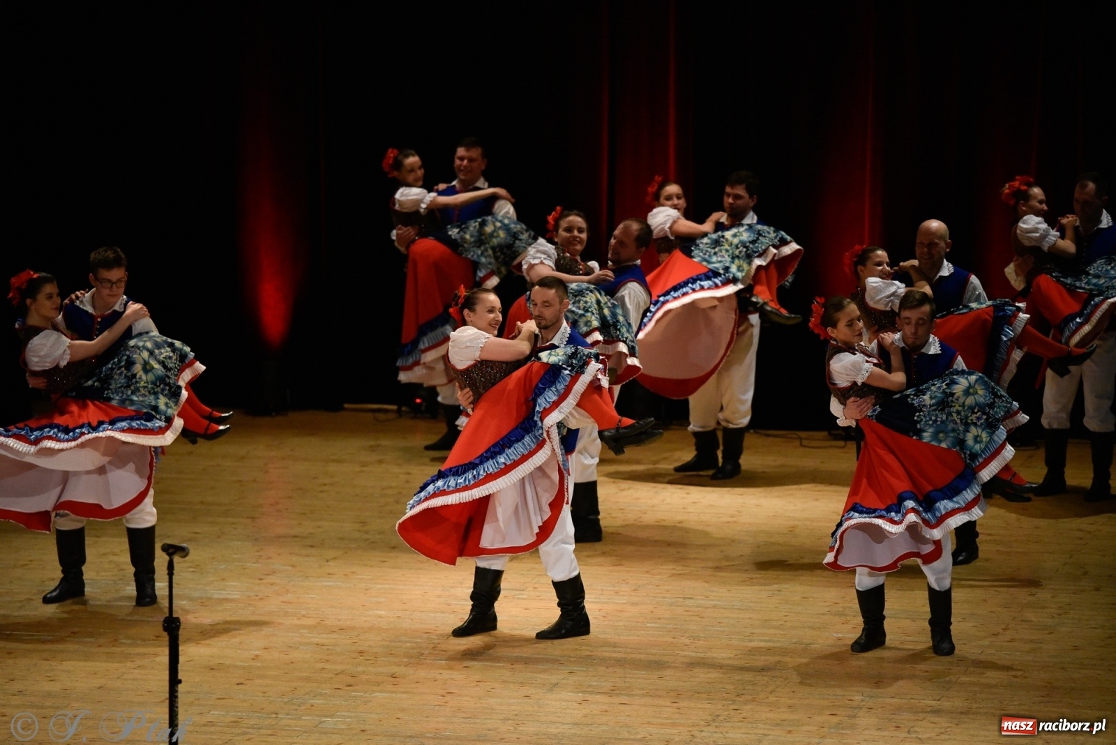 Zdjęcie w galerii na portalu naszraciborz.pl: Łężczok wytańczył ponad 10 tys. dla małej Sophie wiadomości z regionu