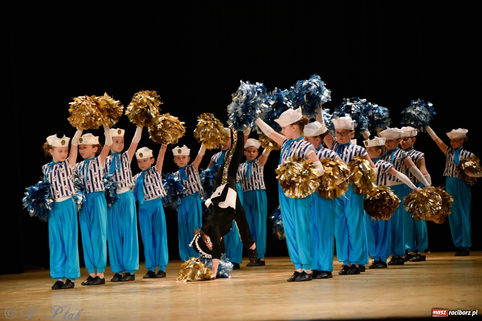 Zdjęcie w galerii na portalu naszraciborz.pl: Łężczok wytańczył ponad 10 tys. dla małej Sophie wiadomości z regionu