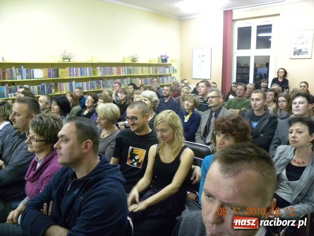 Zdjęcie w galerii na portalu naszraciborz.pl: Nohavicę wyśpiewa Łanuszka wiadomości z regionu