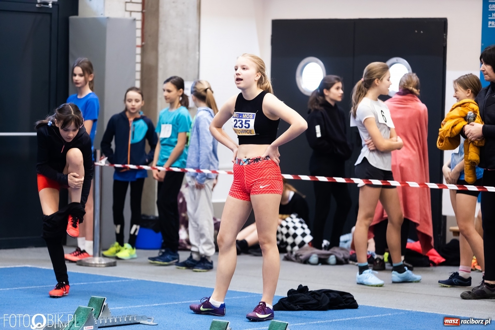Zdjęcie w galerii na portalu naszraciborz.pl: Królowa sportu w Raciborzu. Halowe Mistrzostwa Śląska w hali ZSOMS [FOTO i WIDEO] wiadomości z regionu