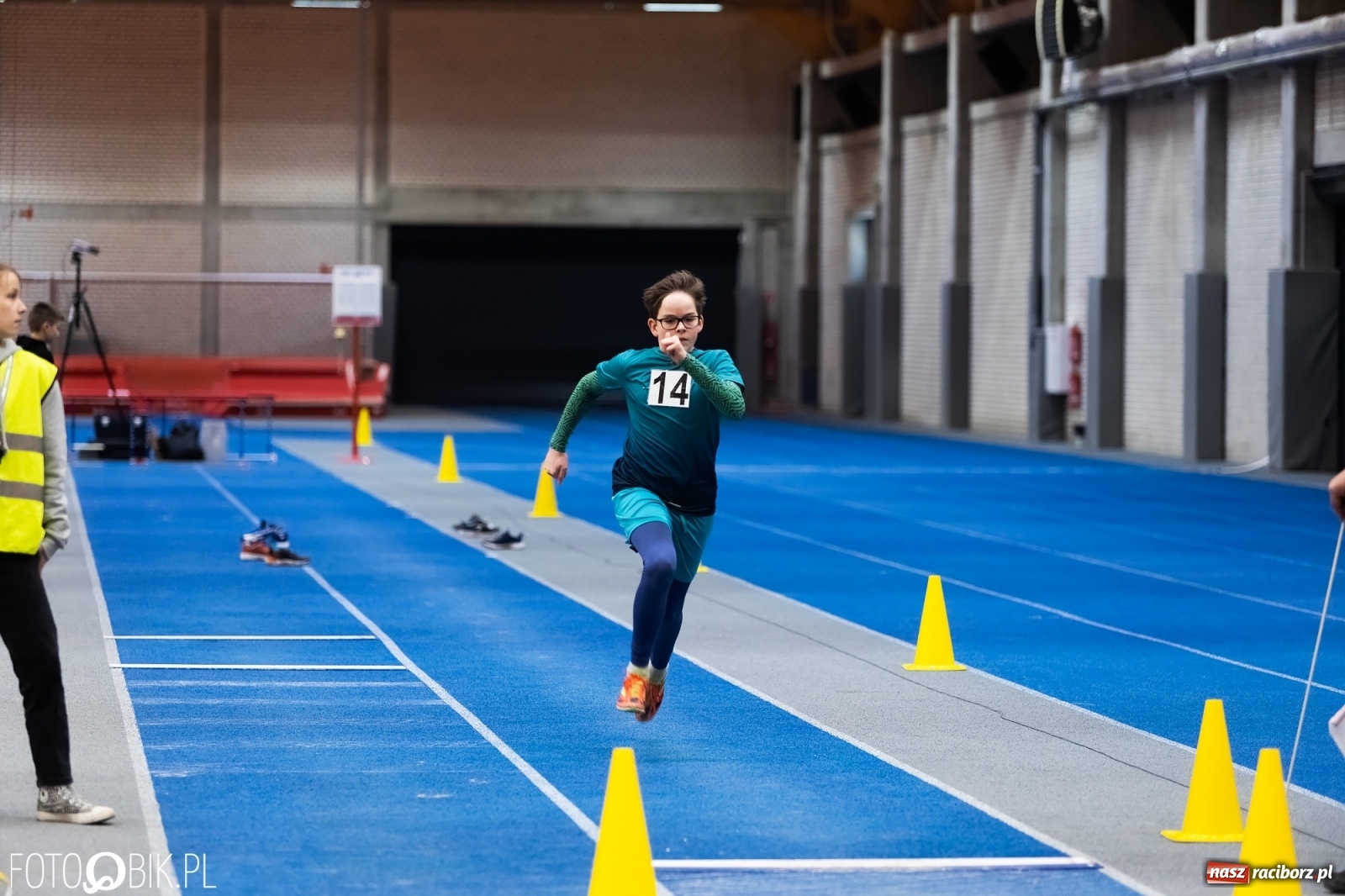 Zdjęcie w galerii na portalu naszraciborz.pl: Królowa sportu w Raciborzu. Halowe Mistrzostwa Śląska w hali ZSOMS [FOTO i WIDEO] wiadomości z regionu