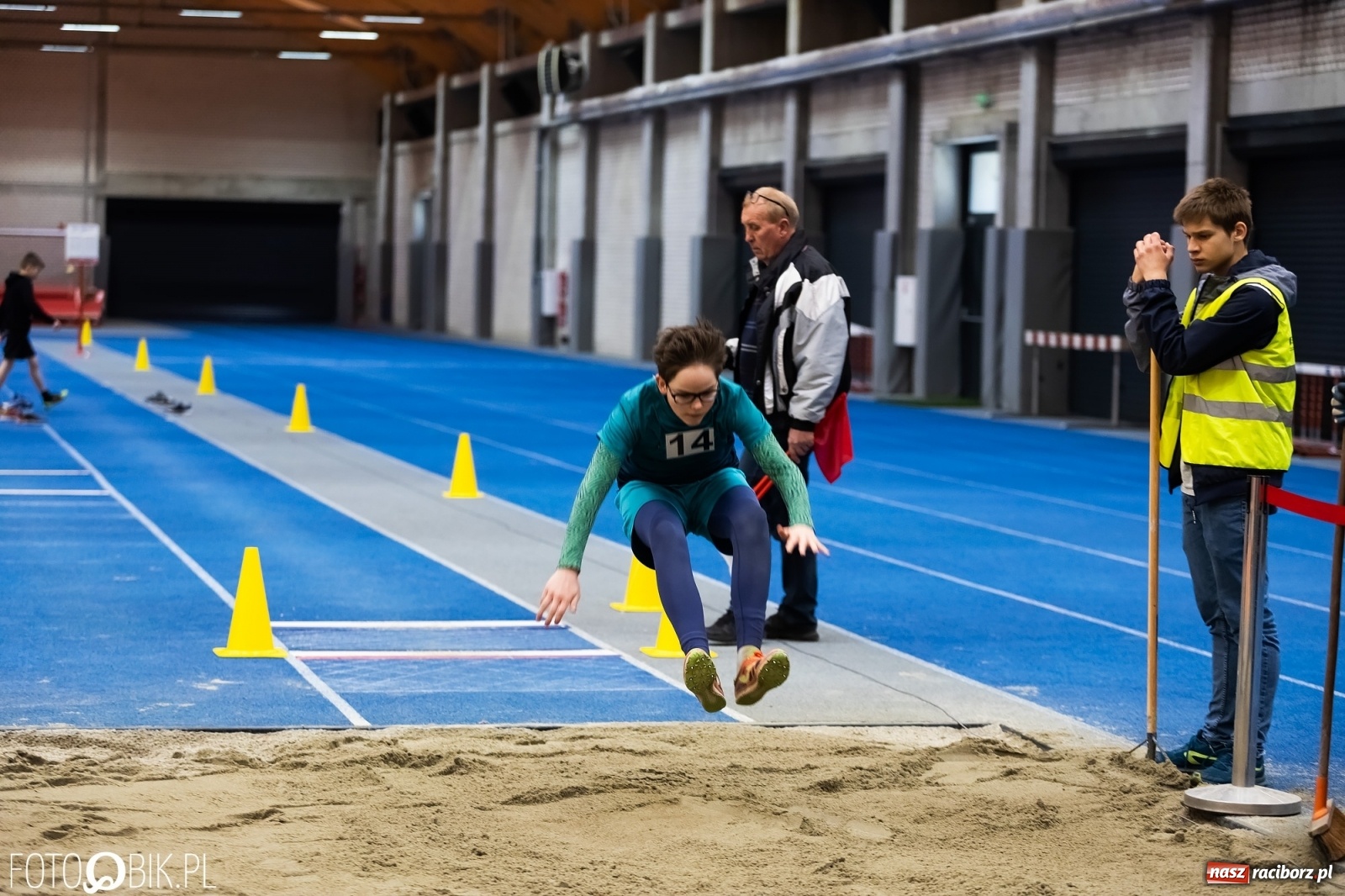 Zdjęcie w galerii na portalu naszraciborz.pl: Królowa sportu w Raciborzu. Halowe Mistrzostwa Śląska w hali ZSOMS [FOTO i WIDEO] wiadomości z regionu