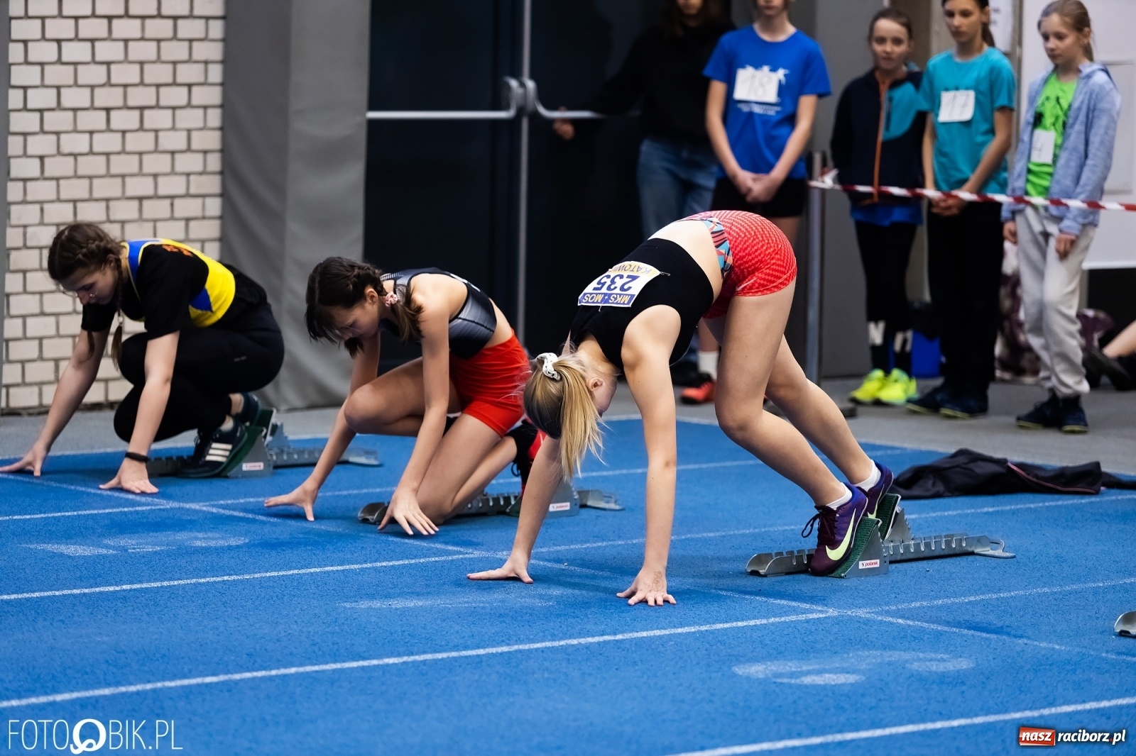 Zdjęcie w galerii na portalu naszraciborz.pl: Królowa sportu w Raciborzu. Halowe Mistrzostwa Śląska w hali ZSOMS [FOTO i WIDEO] wiadomości z regionu