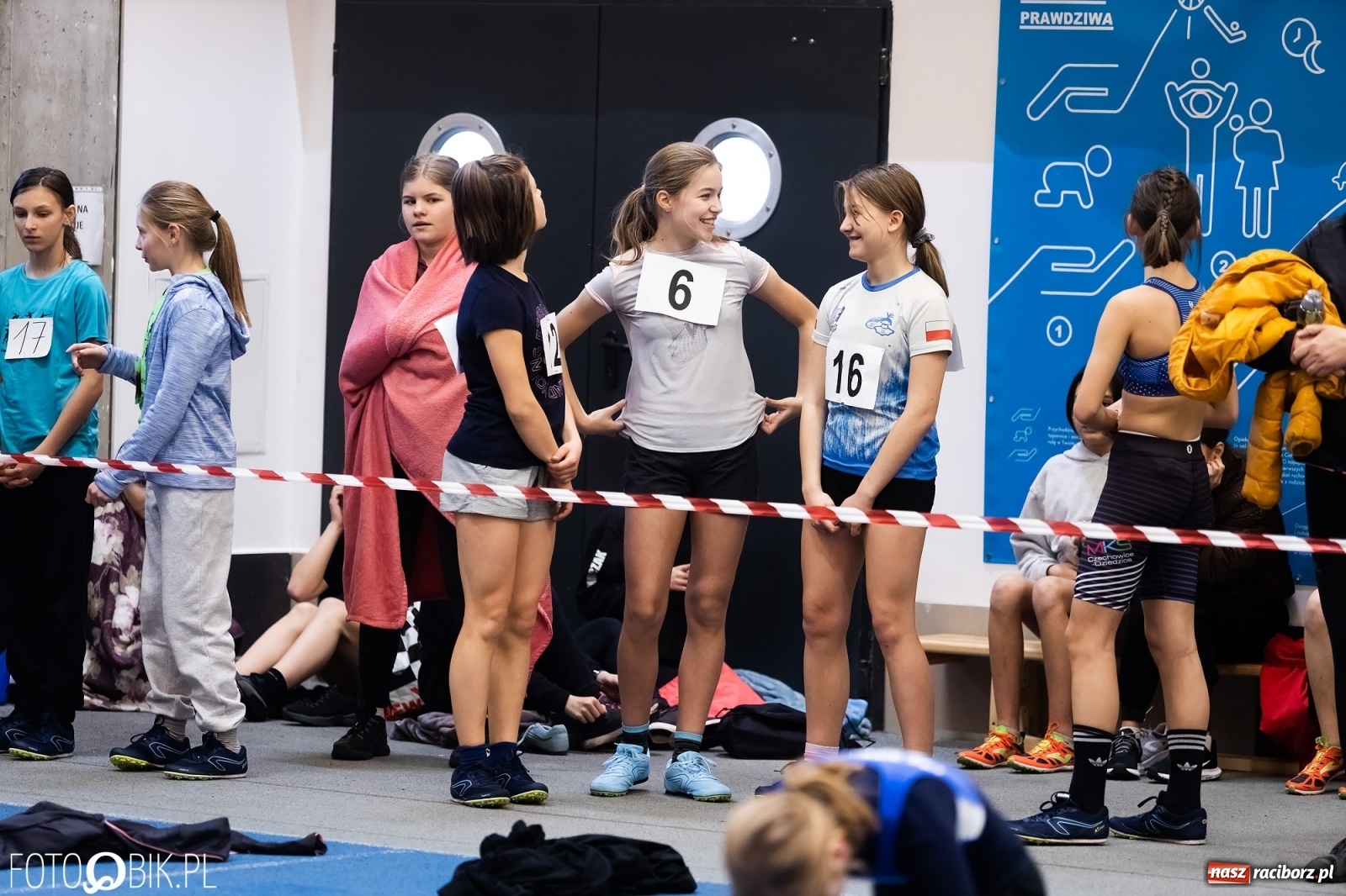 Zdjęcie w galerii na portalu naszraciborz.pl: Królowa sportu w Raciborzu. Halowe Mistrzostwa Śląska w hali ZSOMS [FOTO i WIDEO] wiadomości z regionu