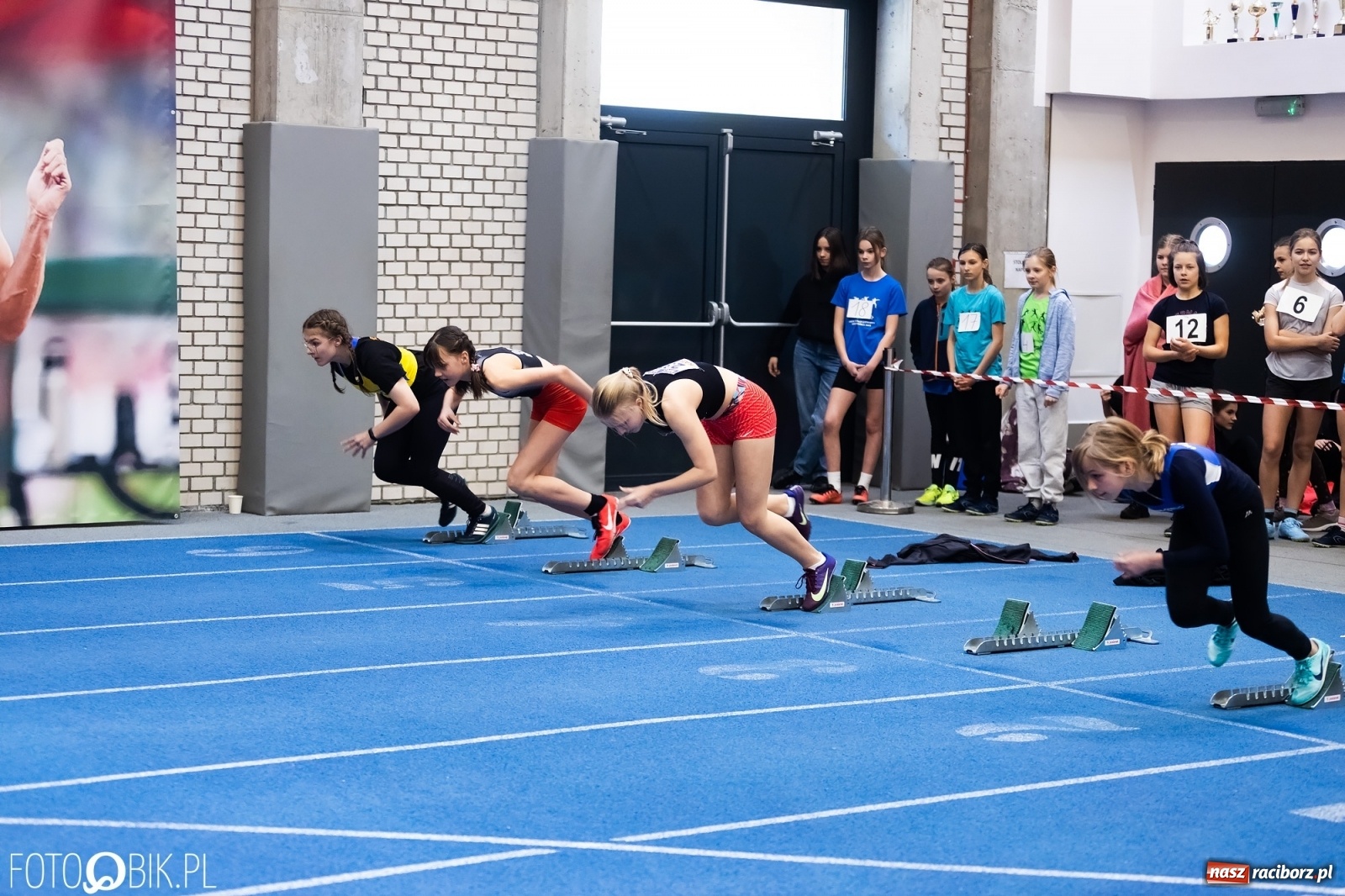 Zdjęcie w galerii na portalu naszraciborz.pl: Królowa sportu w Raciborzu. Halowe Mistrzostwa Śląska w hali ZSOMS [FOTO i WIDEO] wiadomości z regionu