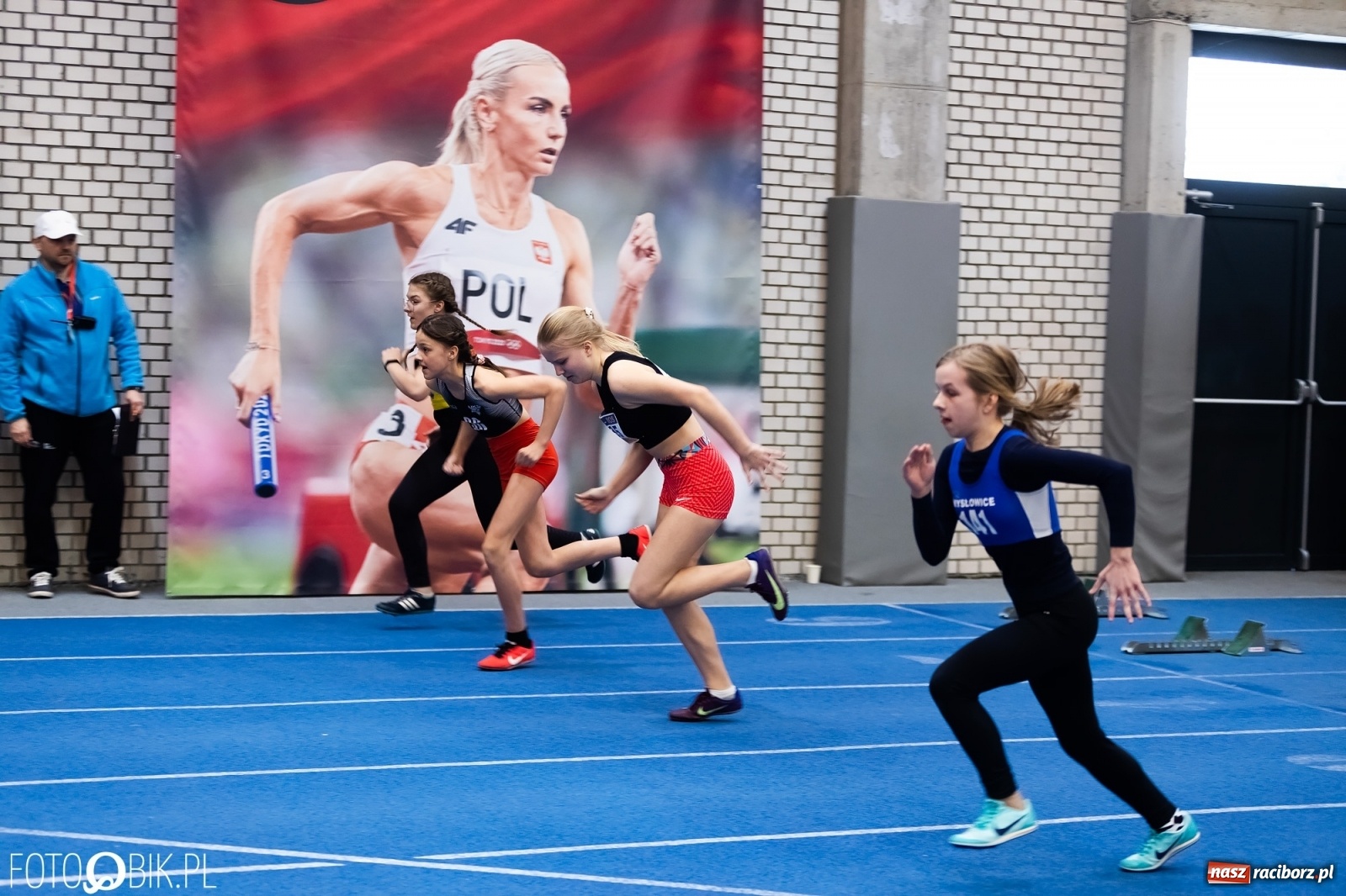 Zdjęcie w galerii na portalu naszraciborz.pl: Królowa sportu w Raciborzu. Halowe Mistrzostwa Śląska w hali ZSOMS [FOTO i WIDEO] wiadomości z regionu