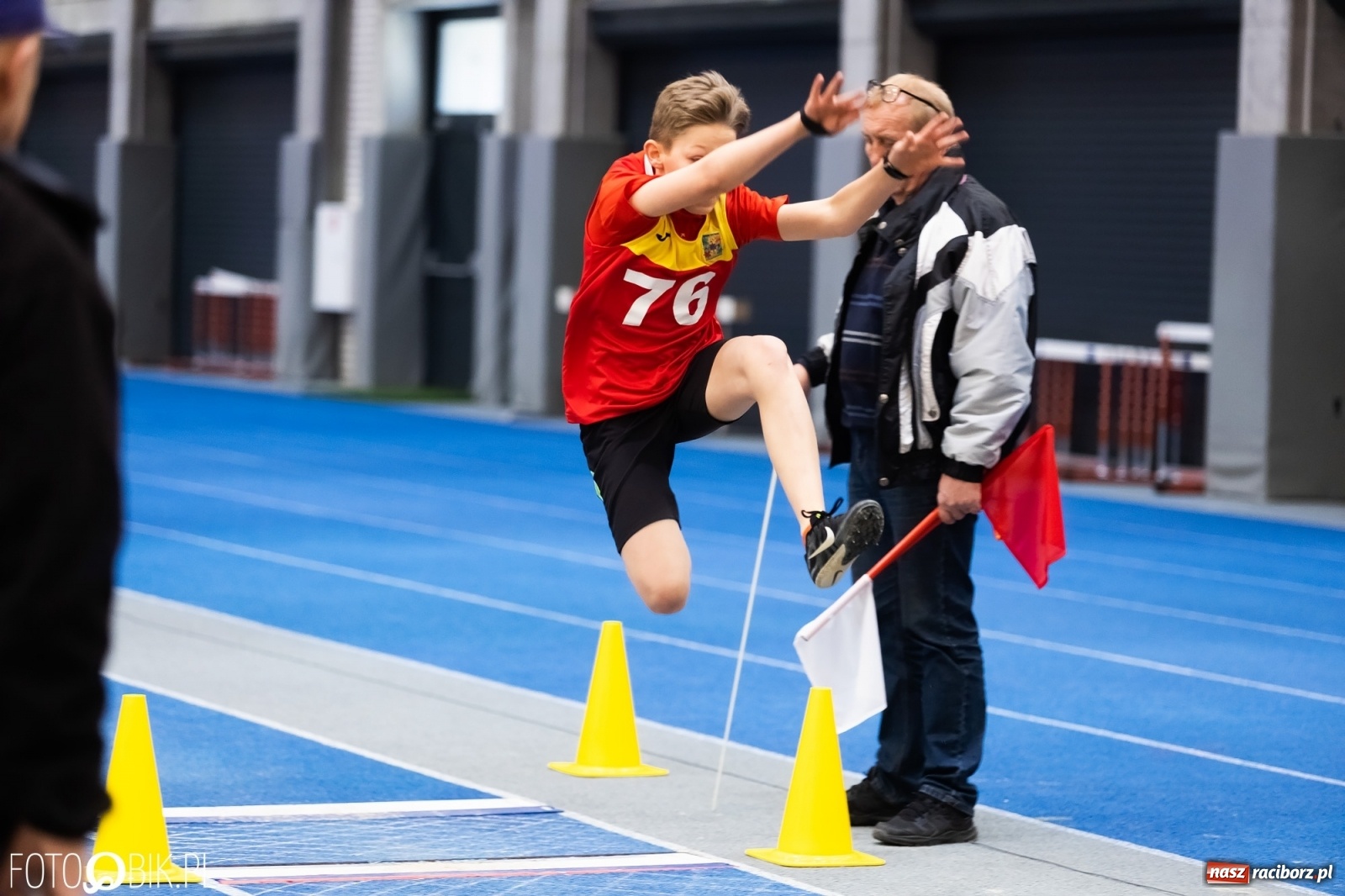 Zdjęcie w galerii na portalu naszraciborz.pl: Królowa sportu w Raciborzu. Halowe Mistrzostwa Śląska w hali ZSOMS [FOTO i WIDEO] wiadomości z regionu