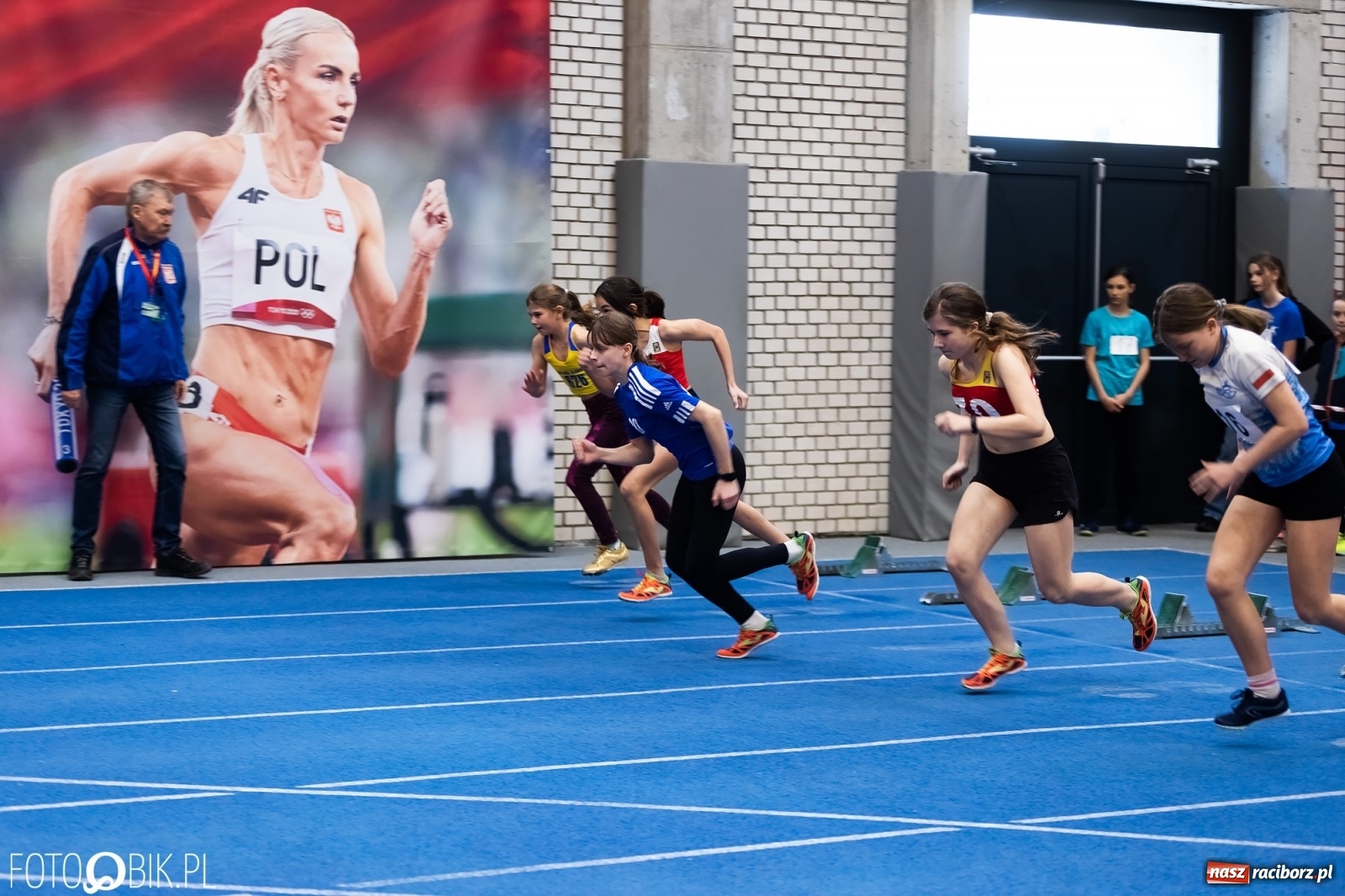 Zdjęcie w galerii na portalu naszraciborz.pl: Królowa sportu w Raciborzu. Halowe Mistrzostwa Śląska w hali ZSOMS [FOTO i WIDEO] wiadomości z regionu