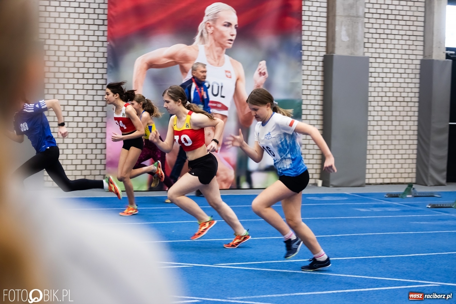Zdjęcie w galerii na portalu naszraciborz.pl: Królowa sportu w Raciborzu. Halowe Mistrzostwa Śląska w hali ZSOMS [FOTO i WIDEO] wiadomości z regionu