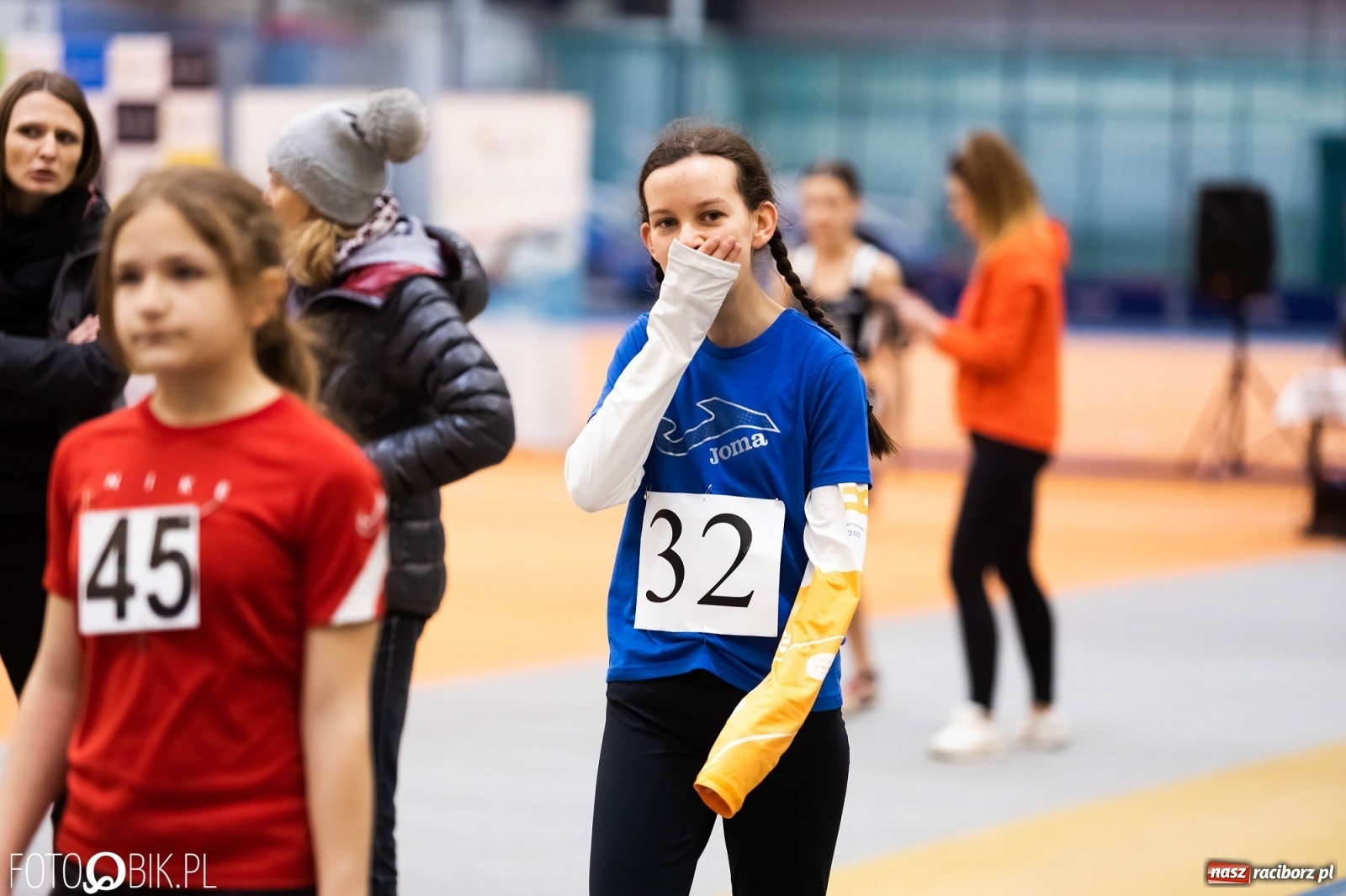 Zdjęcie w galerii na portalu naszraciborz.pl: Królowa sportu w Raciborzu. Halowe Mistrzostwa Śląska w hali ZSOMS [FOTO i WIDEO] wiadomości z regionu