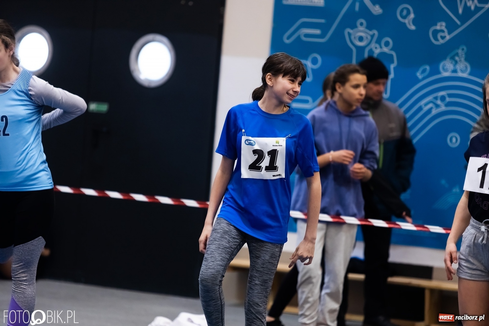 Zdjęcie w galerii na portalu naszraciborz.pl: Królowa sportu w Raciborzu. Halowe Mistrzostwa Śląska w hali ZSOMS [FOTO i WIDEO] wiadomości z regionu