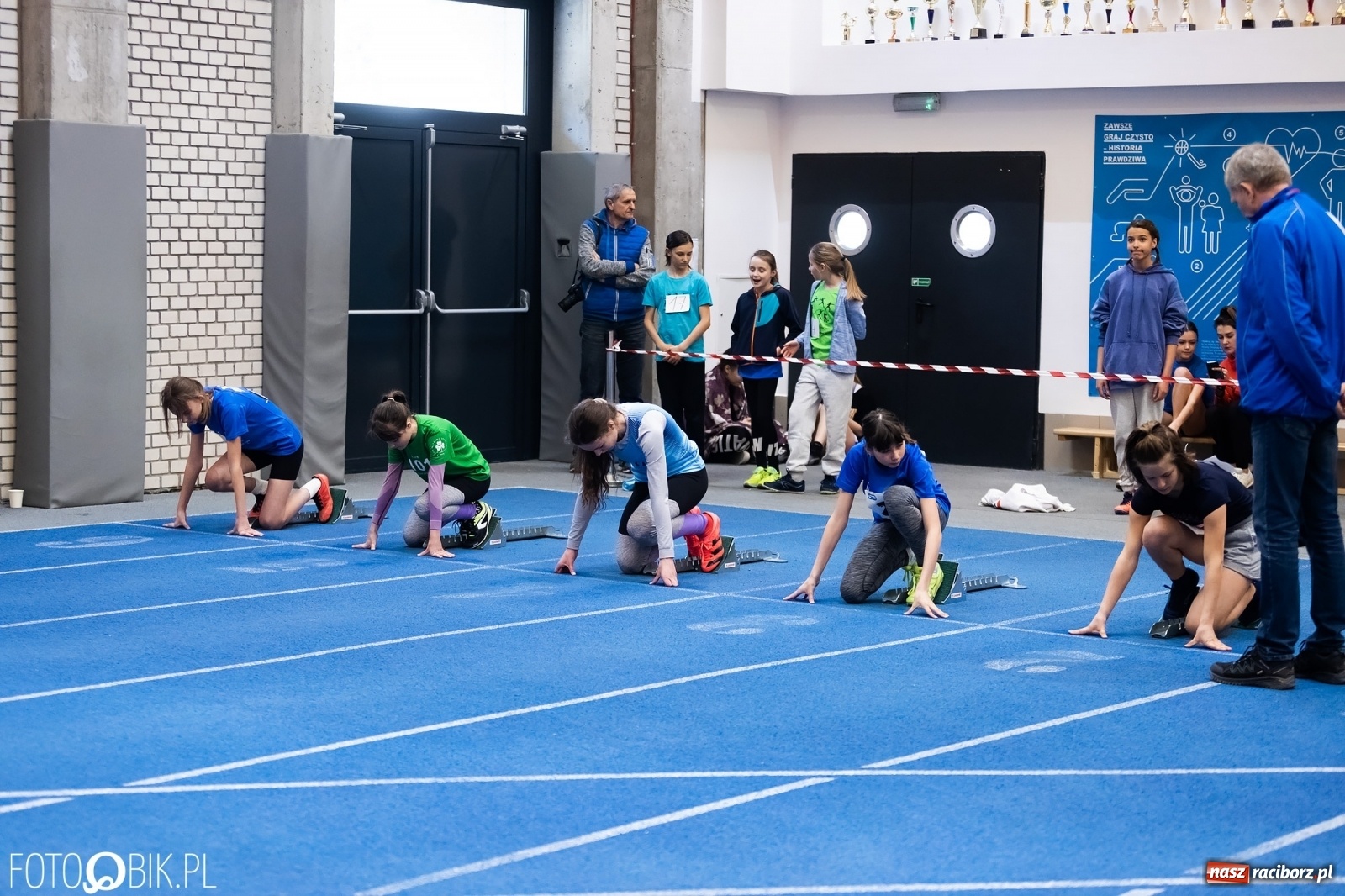 Zdjęcie w galerii na portalu naszraciborz.pl: Królowa sportu w Raciborzu. Halowe Mistrzostwa Śląska w hali ZSOMS [FOTO i WIDEO] wiadomości z regionu