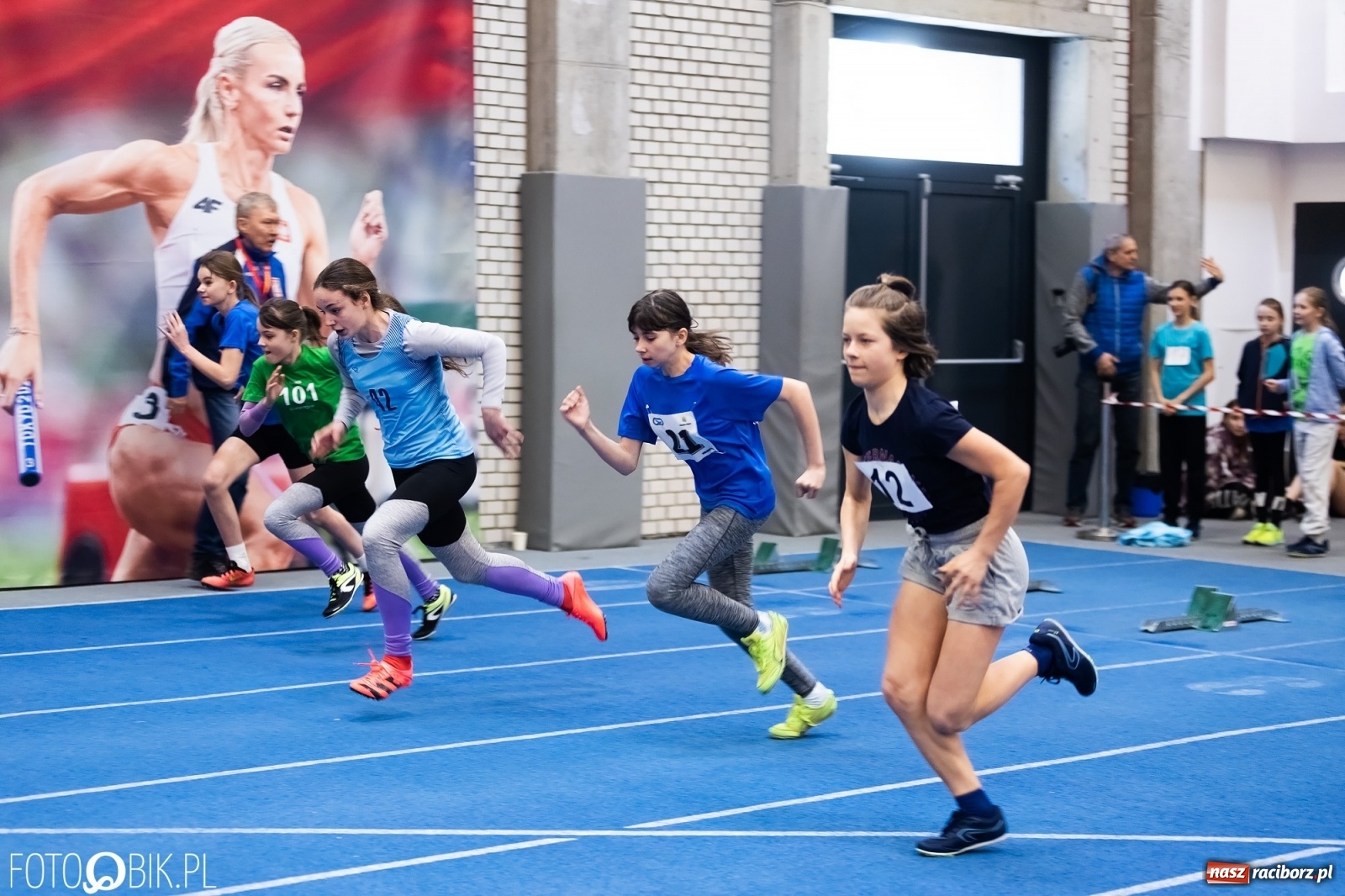 Zdjęcie w galerii na portalu naszraciborz.pl: Królowa sportu w Raciborzu. Halowe Mistrzostwa Śląska w hali ZSOMS [FOTO i WIDEO] wiadomości z regionu