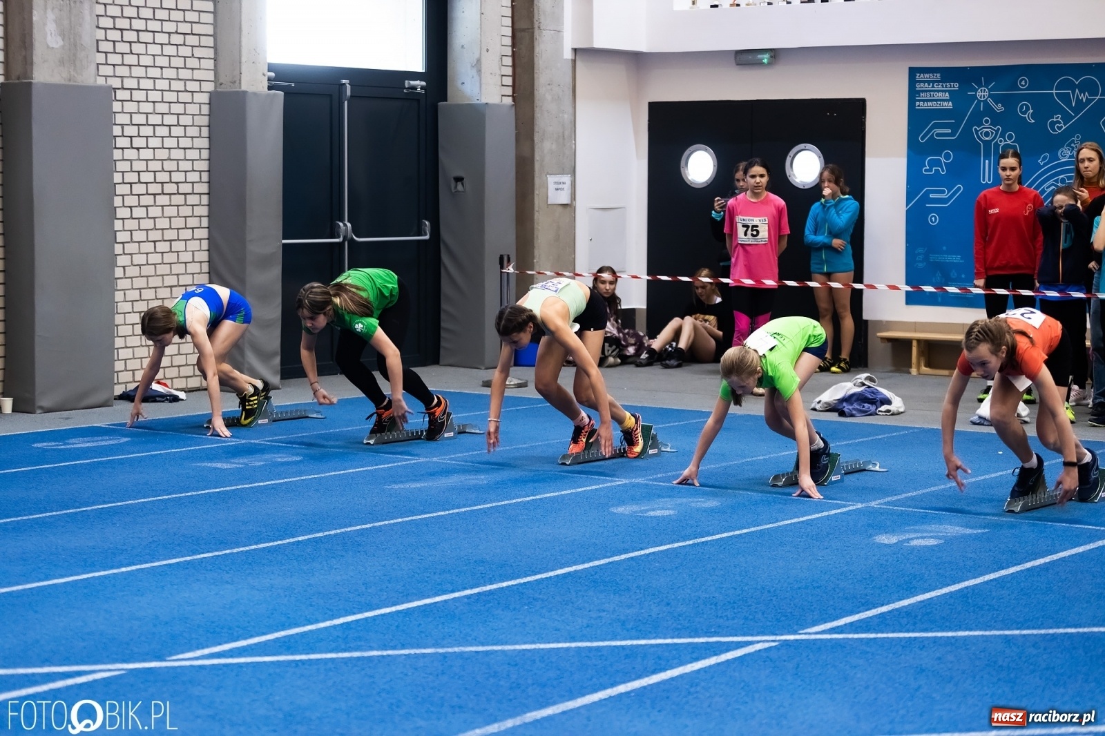 Zdjęcie w galerii na portalu naszraciborz.pl: Królowa sportu w Raciborzu. Halowe Mistrzostwa Śląska w hali ZSOMS [FOTO i WIDEO] wiadomości z regionu