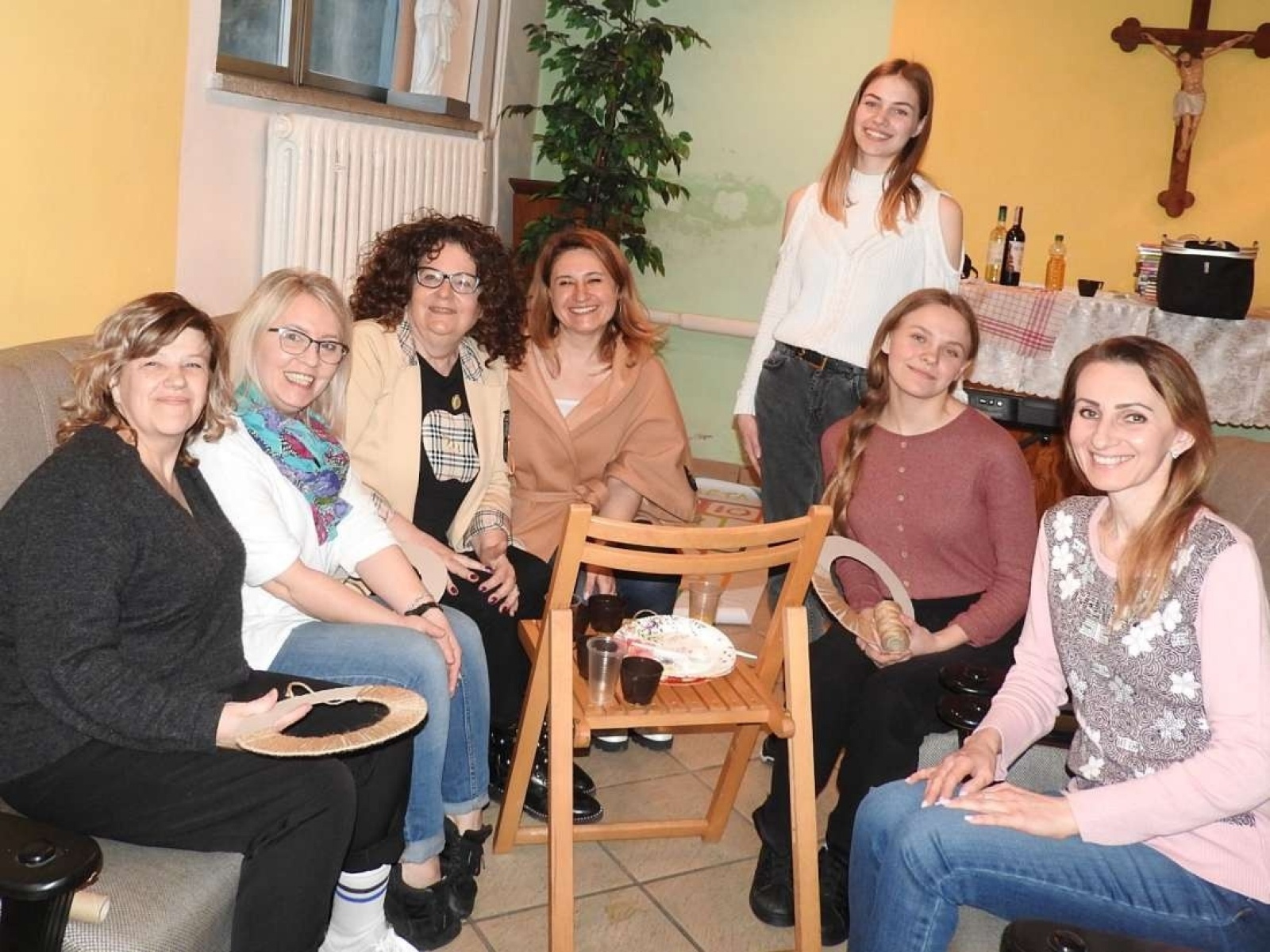 Zdjęcie w galerii na portalu naszraciborz.pl: Przy kawie i ciastku z Ukraińcami na łubowickiej plebanii wiadomości z regionu