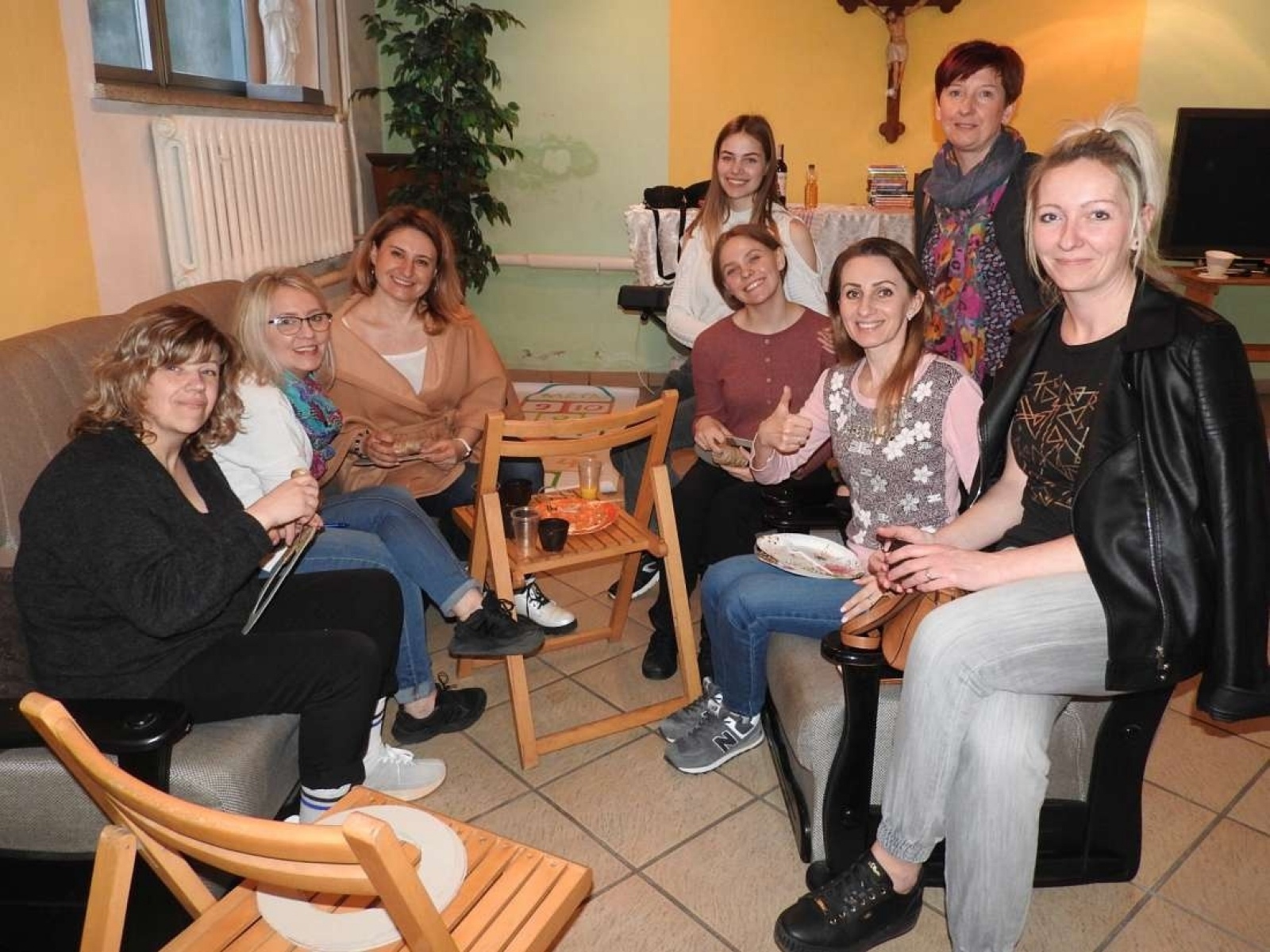 Zdjęcie w galerii na portalu naszraciborz.pl: Przy kawie i ciastku z Ukraińcami na łubowickiej plebanii wiadomości z regionu