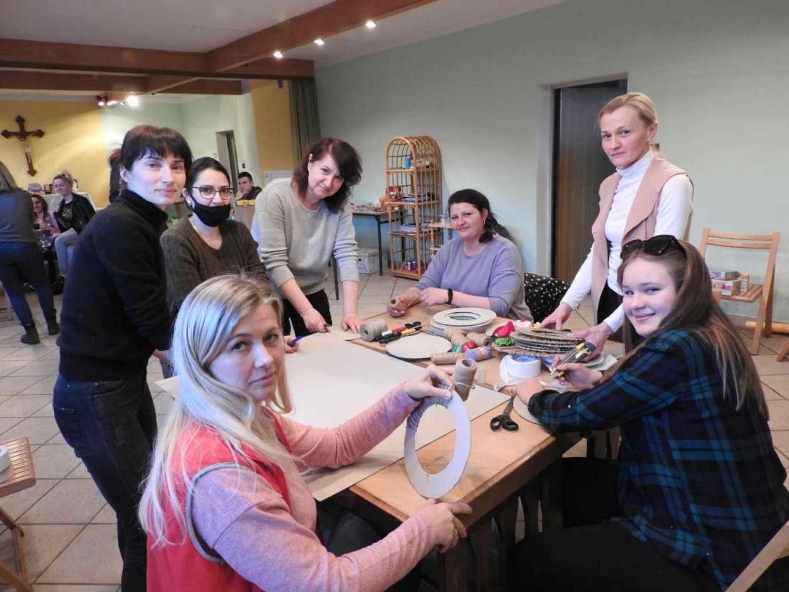 Zdjęcie w galerii na portalu naszraciborz.pl: Przy kawie i ciastku z Ukraińcami na łubowickiej plebanii wiadomości z regionu