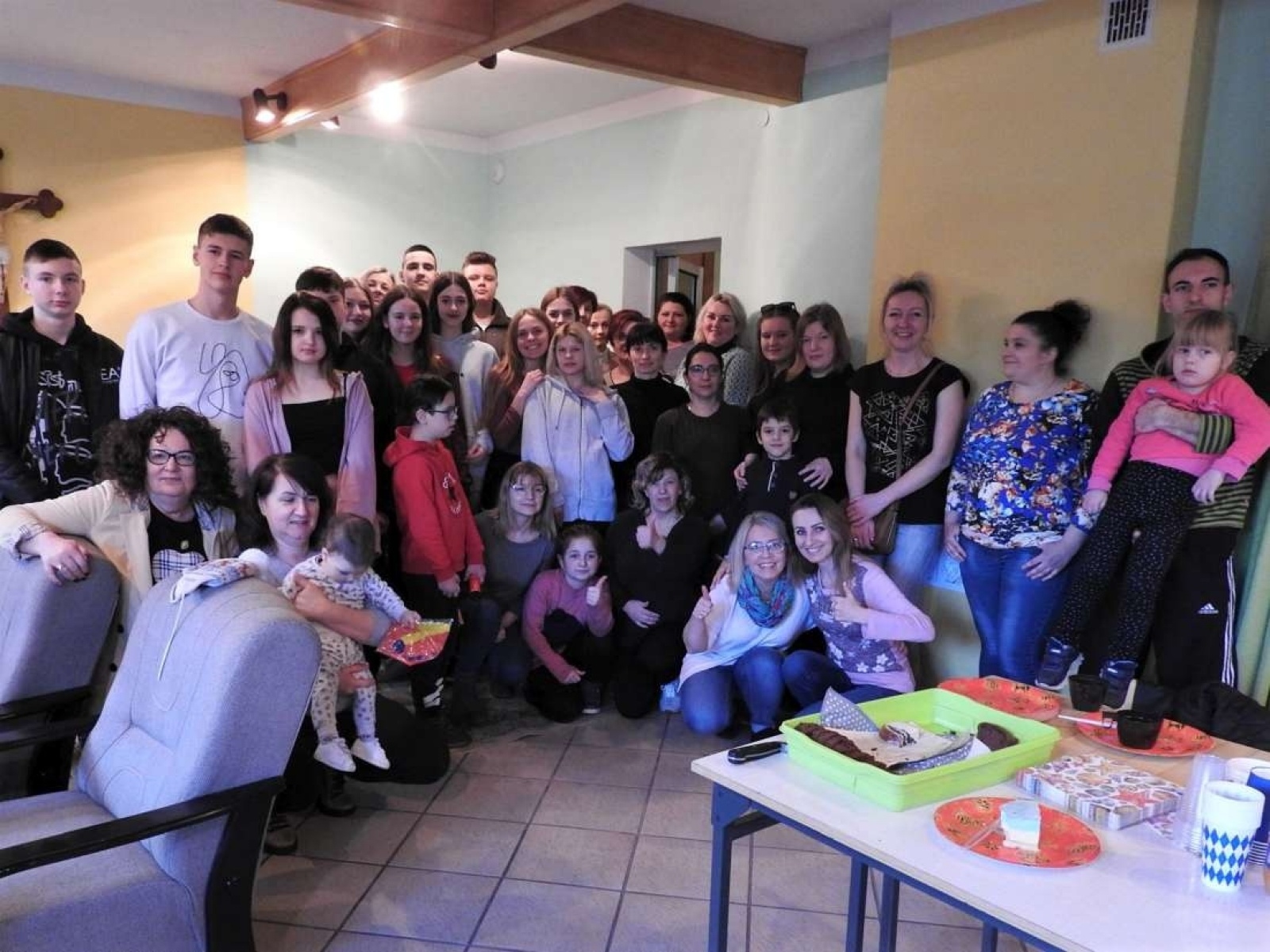 Zdjęcie w galerii na portalu naszraciborz.pl: Przy kawie i ciastku z Ukraińcami na łubowickiej plebanii wiadomości z regionu