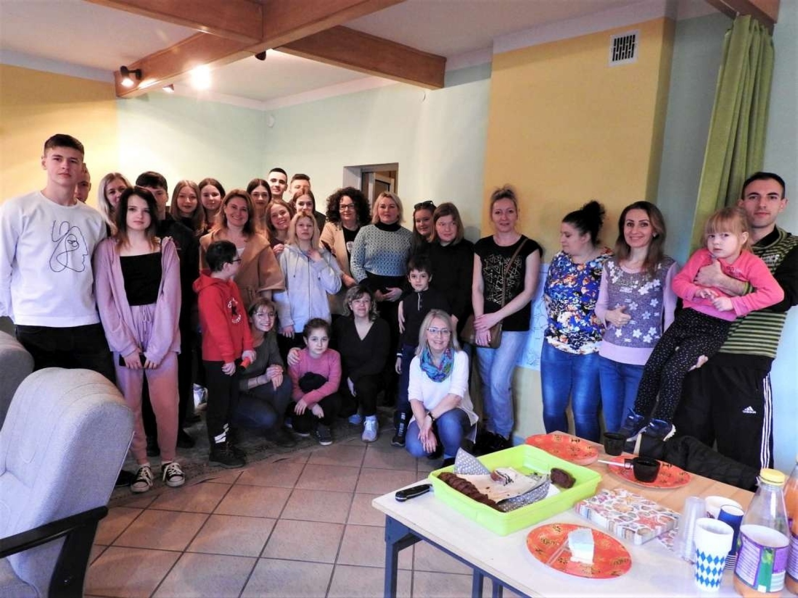 Zdjęcie w galerii na portalu naszraciborz.pl: Przy kawie i ciastku z Ukraińcami na łubowickiej plebanii wiadomości z regionu