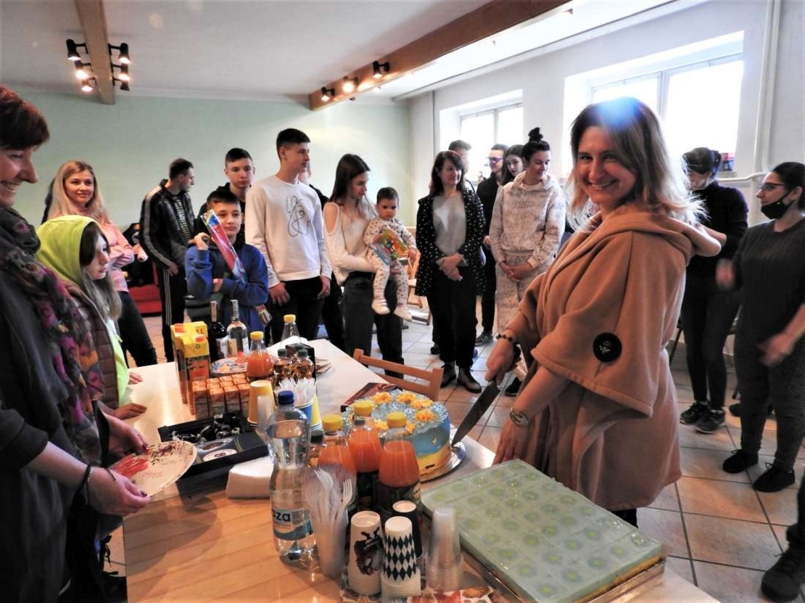 Zdjęcie w galerii na portalu naszraciborz.pl: Przy kawie i ciastku z Ukraińcami na łubowickiej plebanii wiadomości z regionu