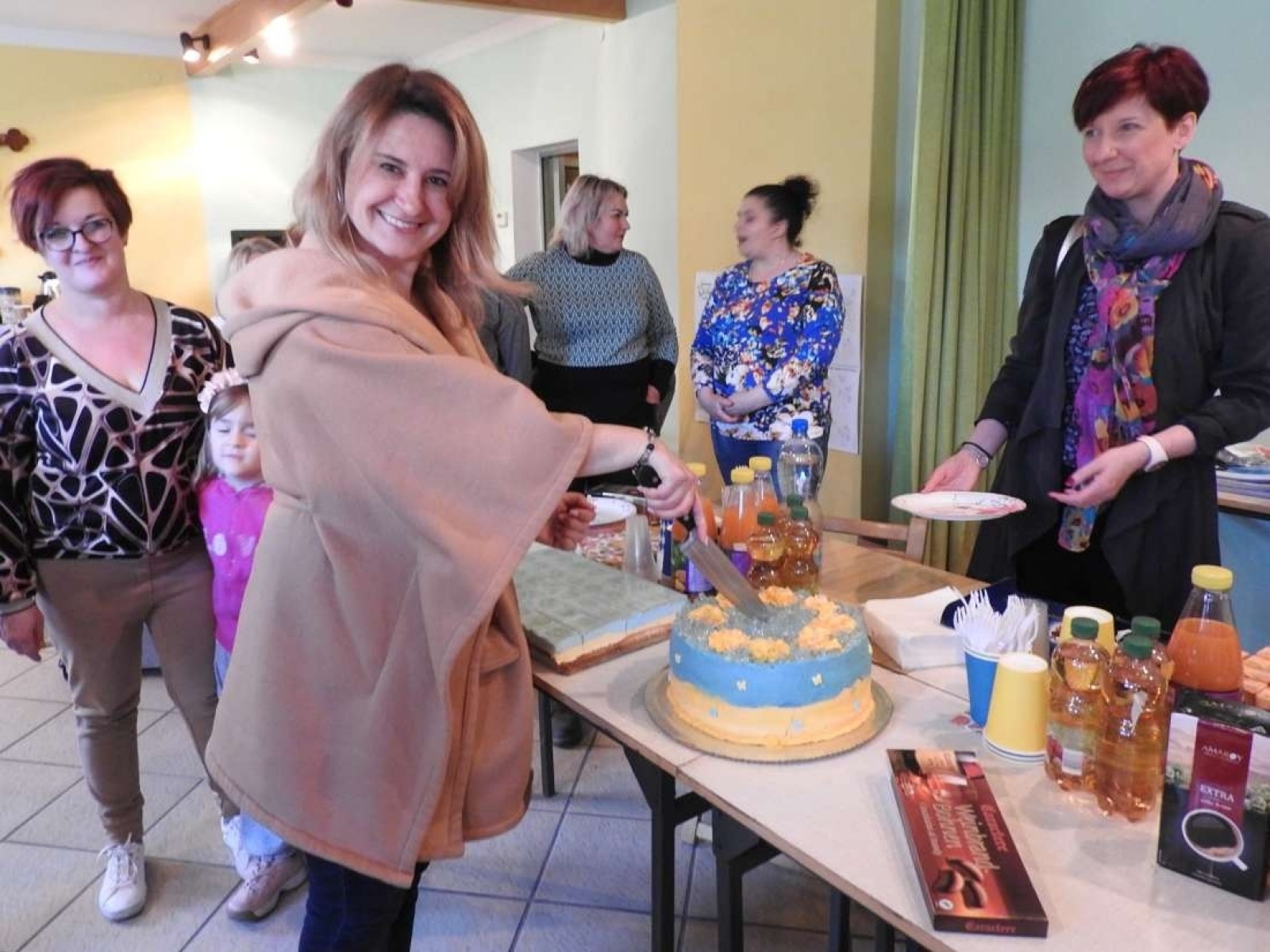 Zdjęcie w galerii na portalu naszraciborz.pl: Przy kawie i ciastku z Ukraińcami na łubowickiej plebanii wiadomości z regionu