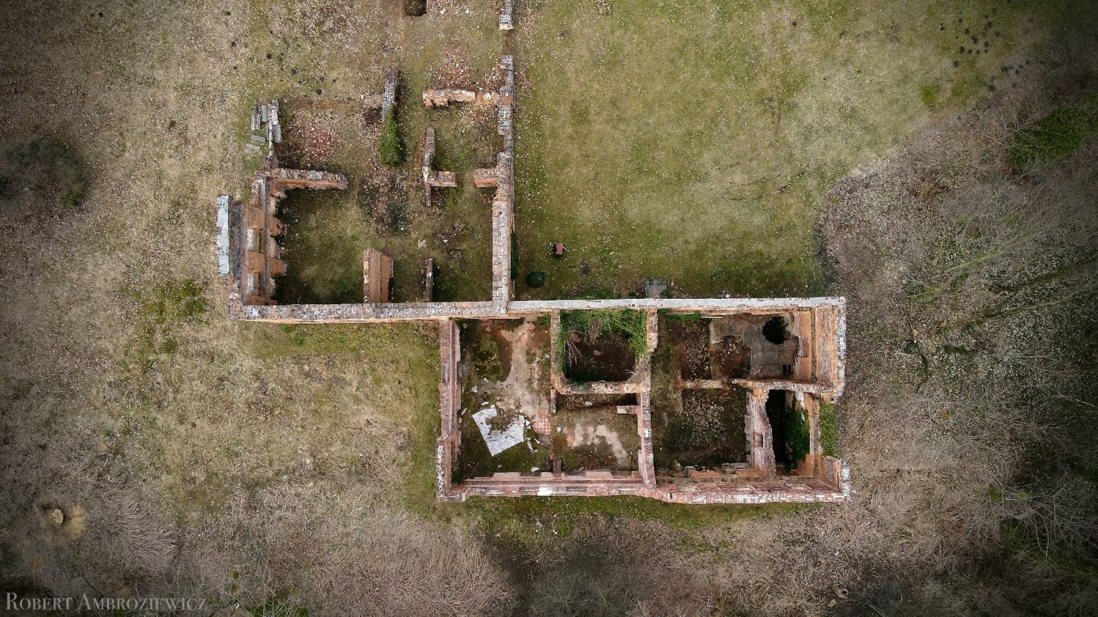 Zdjęcie w galerii na portalu naszraciborz.pl: Pałac miał obserwatorium astronomiczne, ogród z pawiami i fontanny. Dziś to ruina wiadomości z regionu