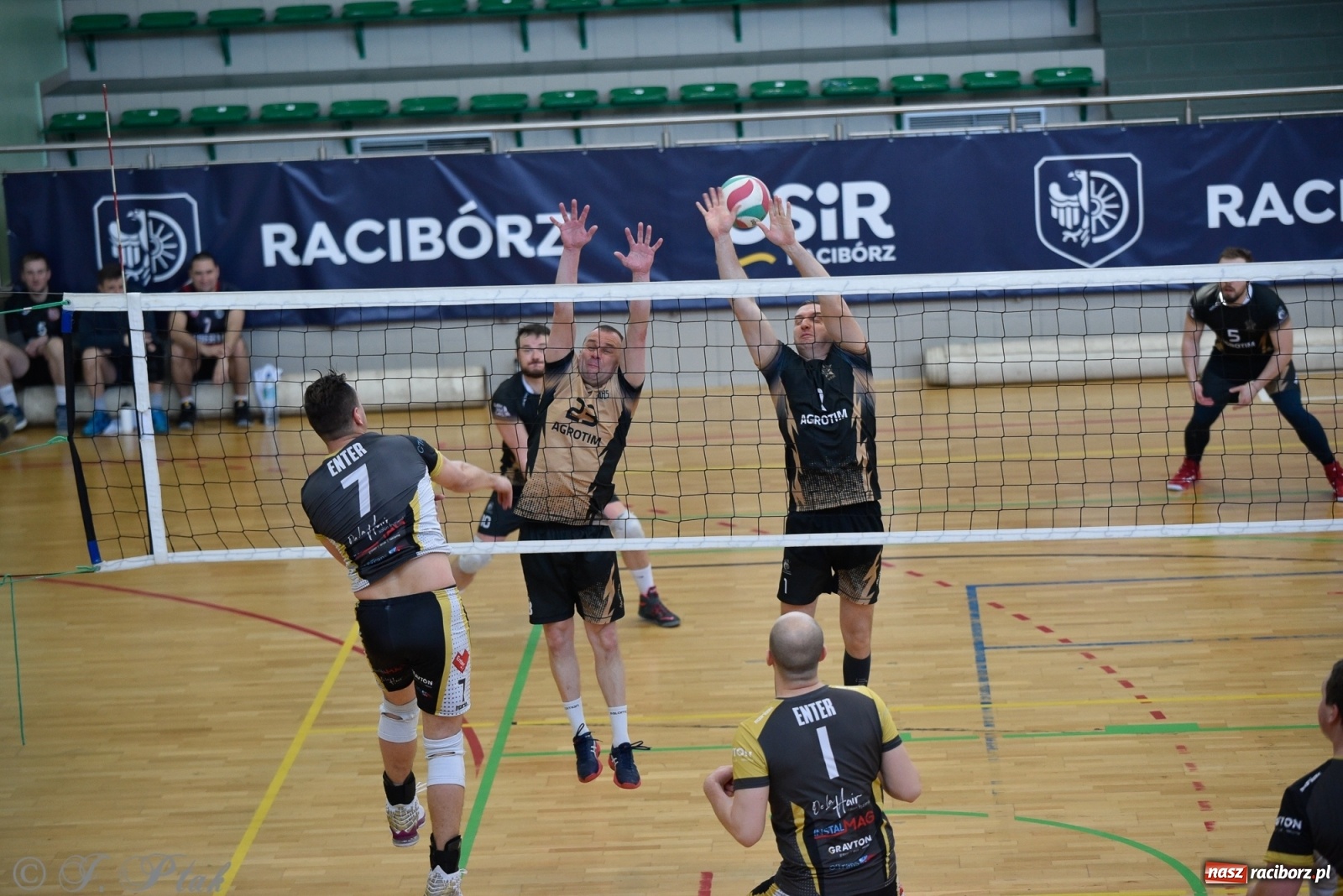 Zdjęcie w galerii na portalu naszraciborz.pl: Siatkarska niedziela z RLPS [FOTO] wiadomości z regionu