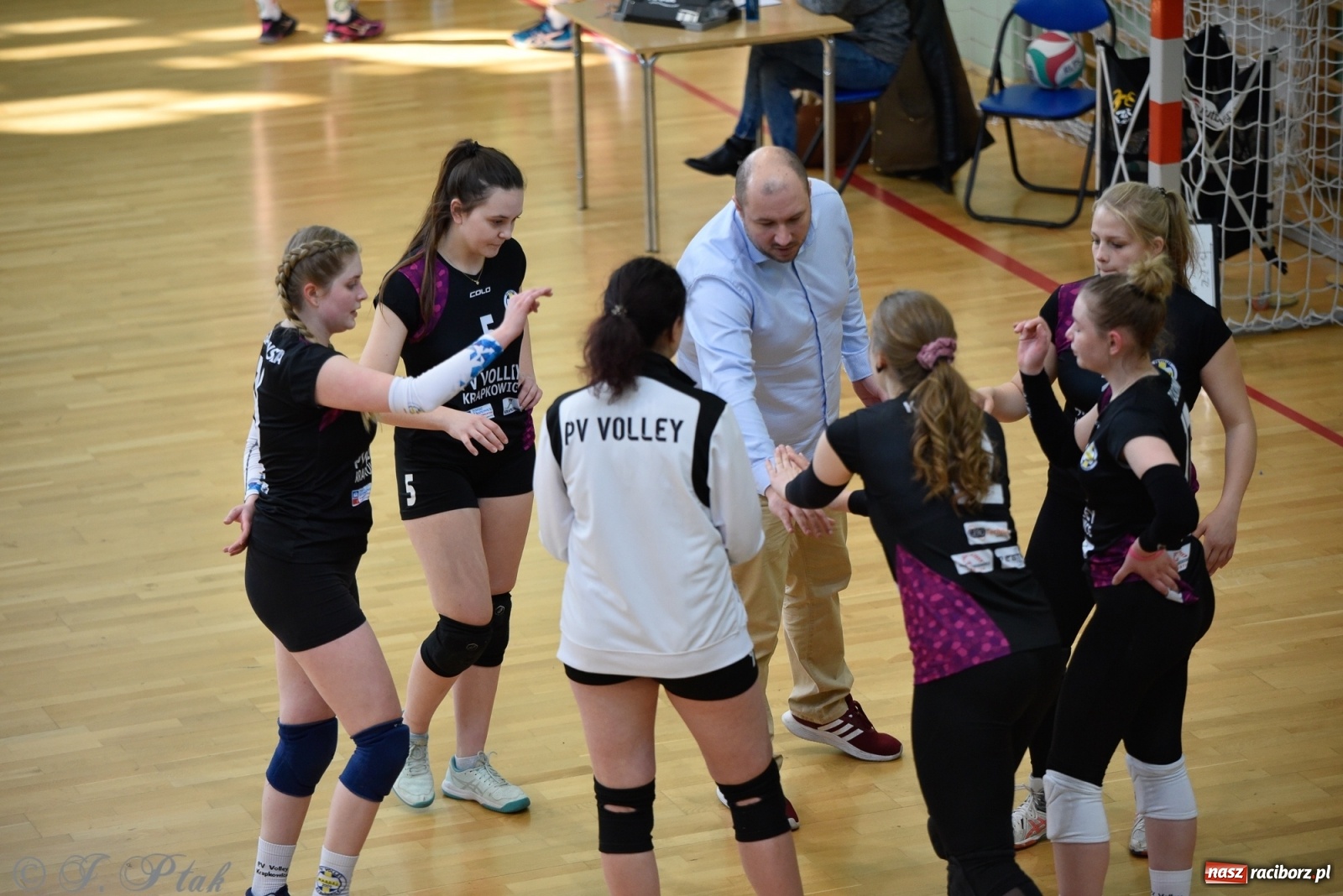 Zdjęcie w galerii na portalu naszraciborz.pl: Siatkarska niedziela z RLPS [FOTO] wiadomości z regionu