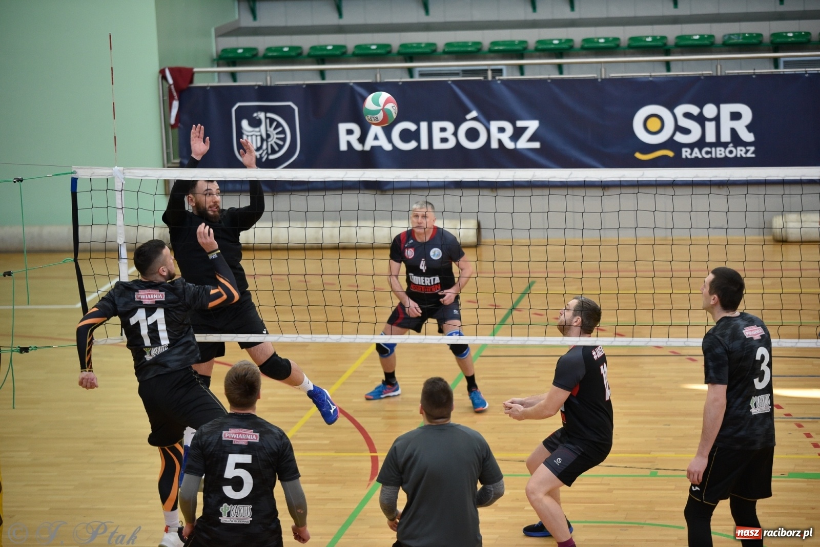 Zdjęcie w galerii na portalu naszraciborz.pl: Siatkarska niedziela z RLPS [FOTO] wiadomości z regionu