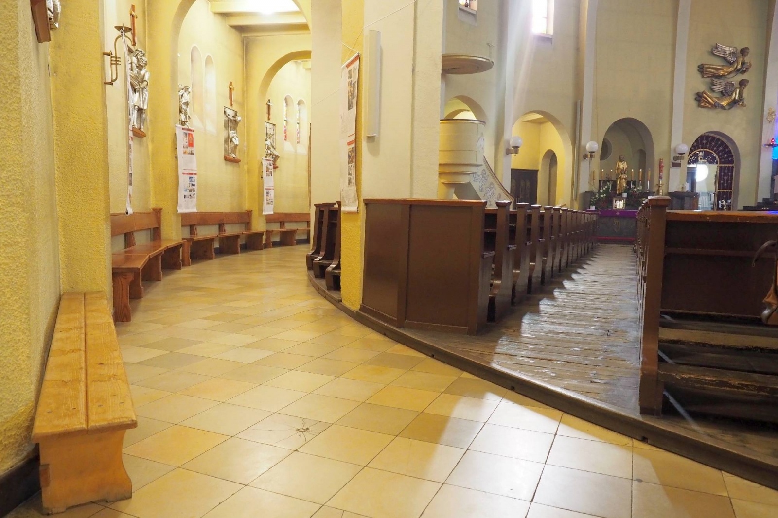 Zdjęcie w galerii na portalu naszraciborz.pl: Wystawa o cudach i rocznica wieczystej adoracji wiadomości z regionu