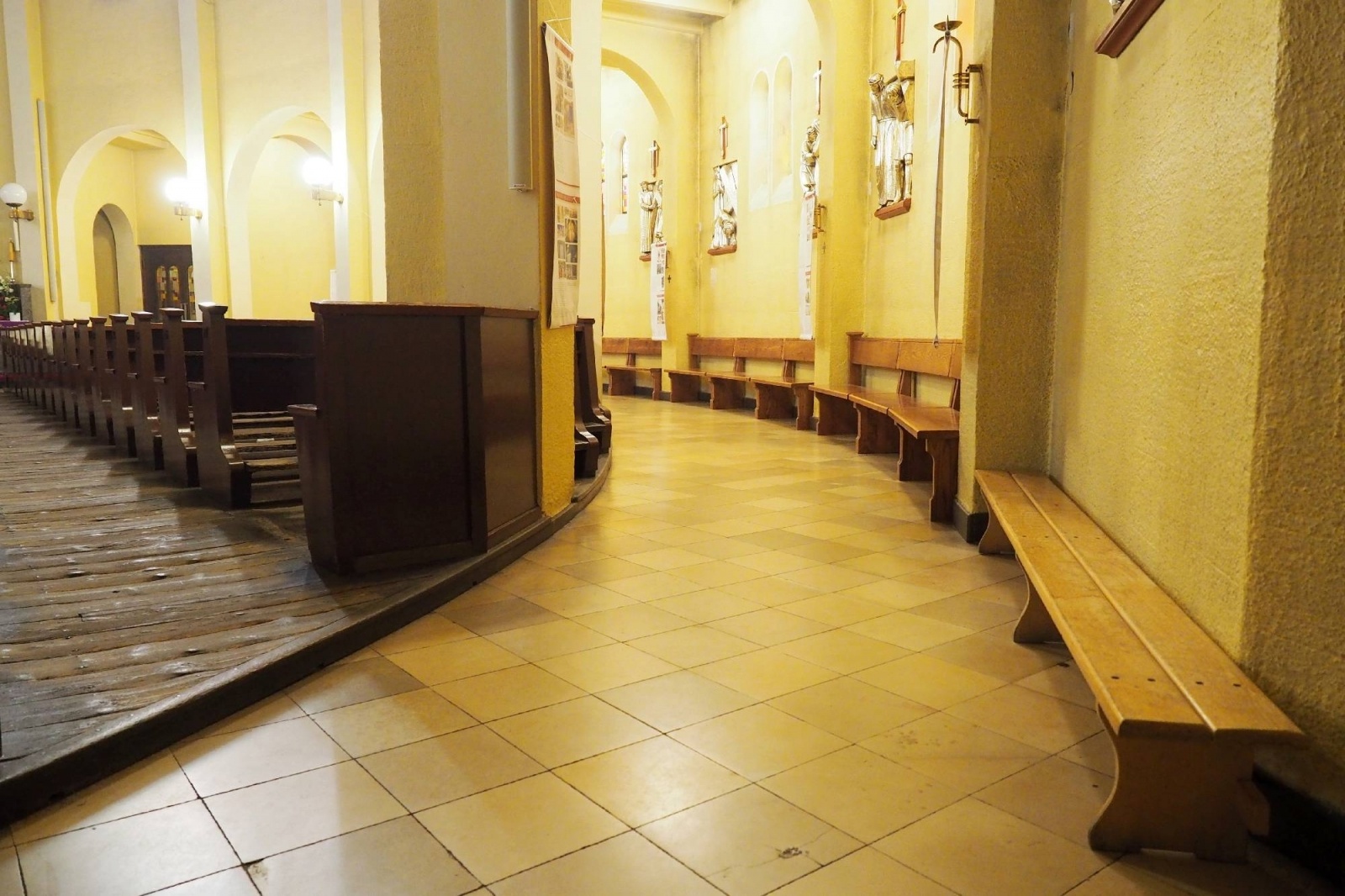 Zdjęcie w galerii na portalu naszraciborz.pl: Wystawa o cudach i rocznica wieczystej adoracji wiadomości z regionu