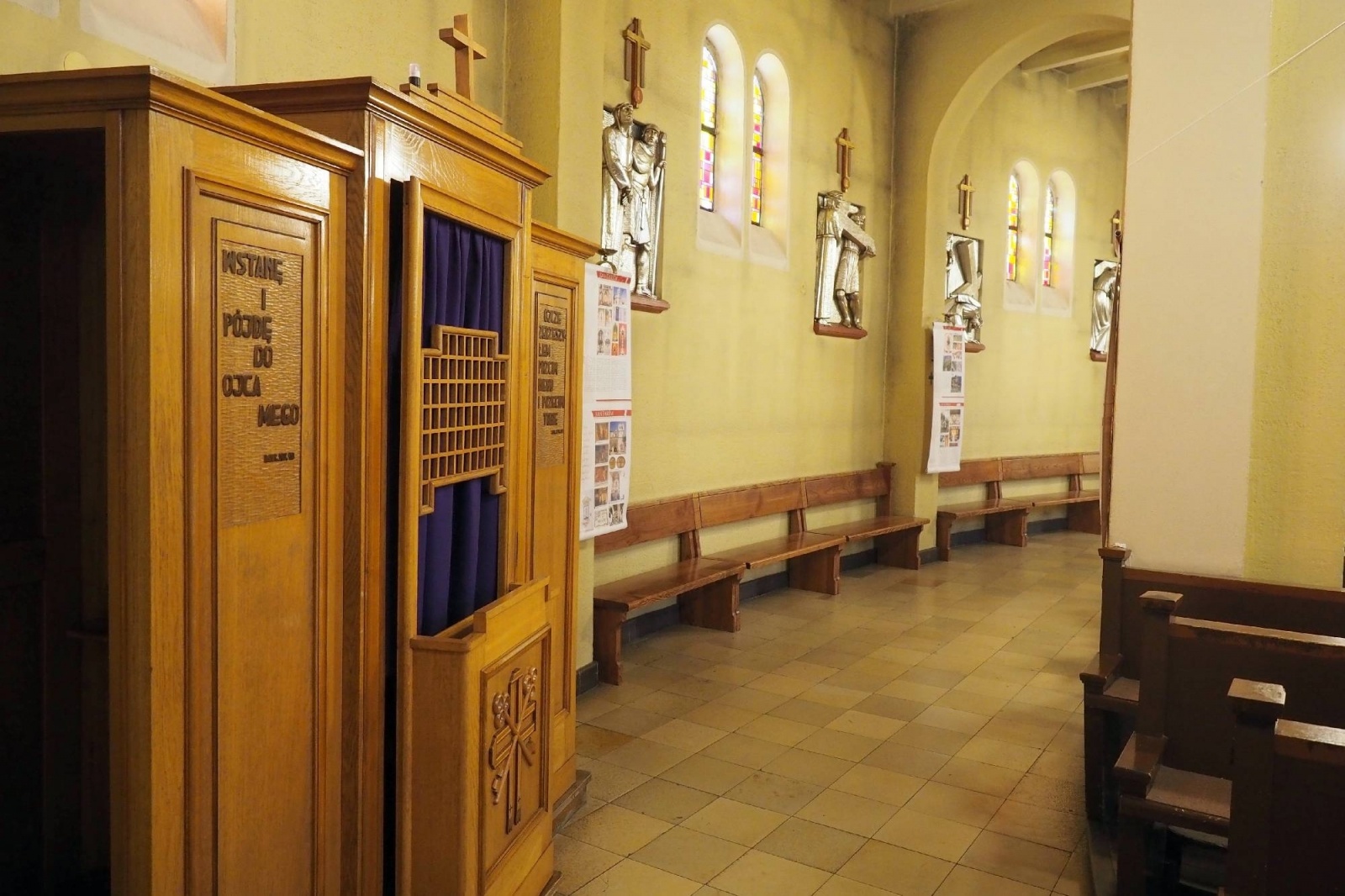 Zdjęcie w galerii na portalu naszraciborz.pl: Wystawa o cudach i rocznica wieczystej adoracji wiadomości z regionu