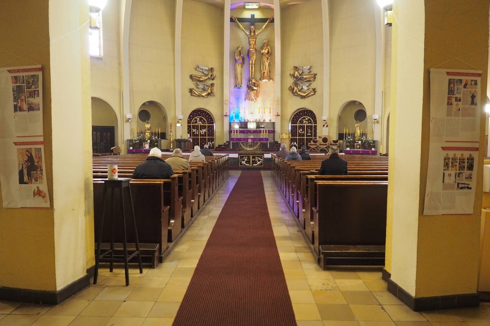 Zdjęcie w galerii na portalu naszraciborz.pl: Wystawa o cudach i rocznica wieczystej adoracji wiadomości z regionu