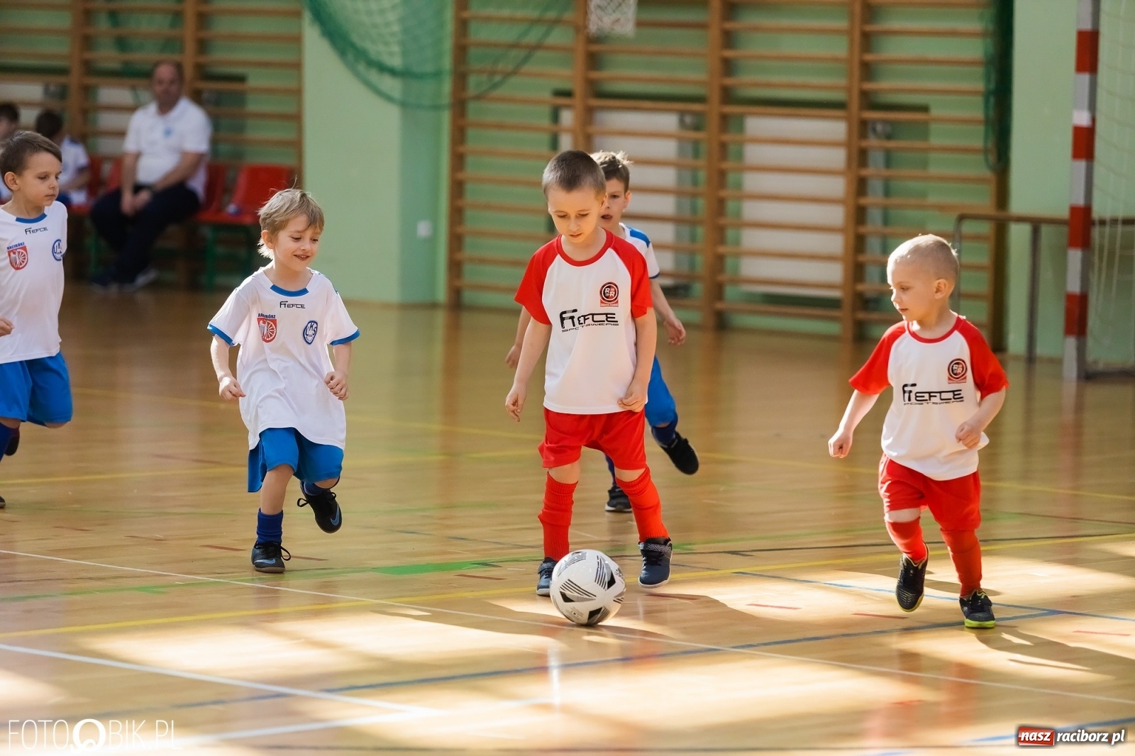 Zdjęcie w galerii na portalu naszraciborz.pl: Ślązak Cup w Arenie Rafako. Rywalizacja rocznika 2016 [FOTO] wiadomości z regionu