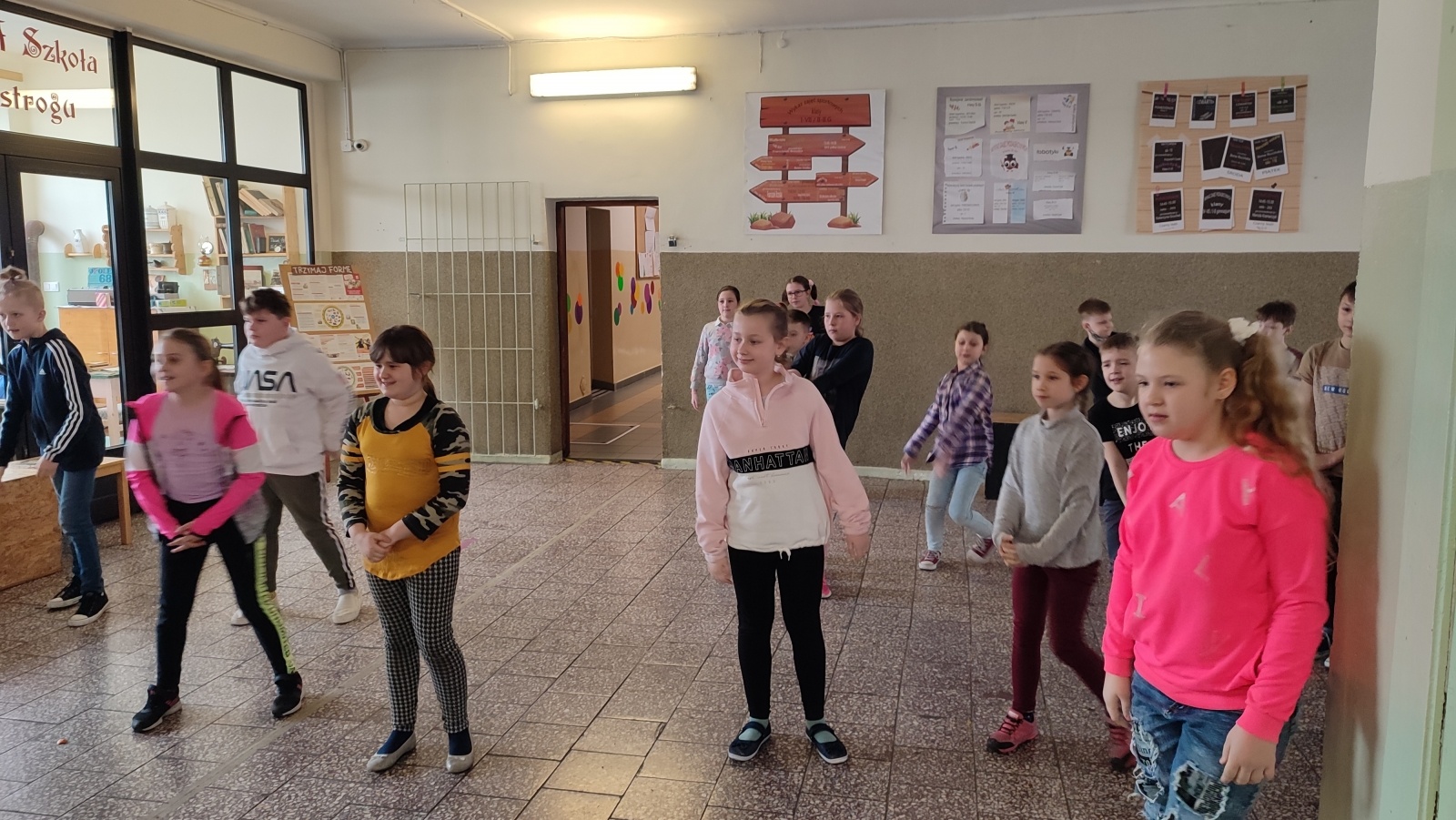 Zdjęcie w galerii na portalu naszraciborz.pl: Zwolnieni z teorii w SP 1 wiadomości z regionu