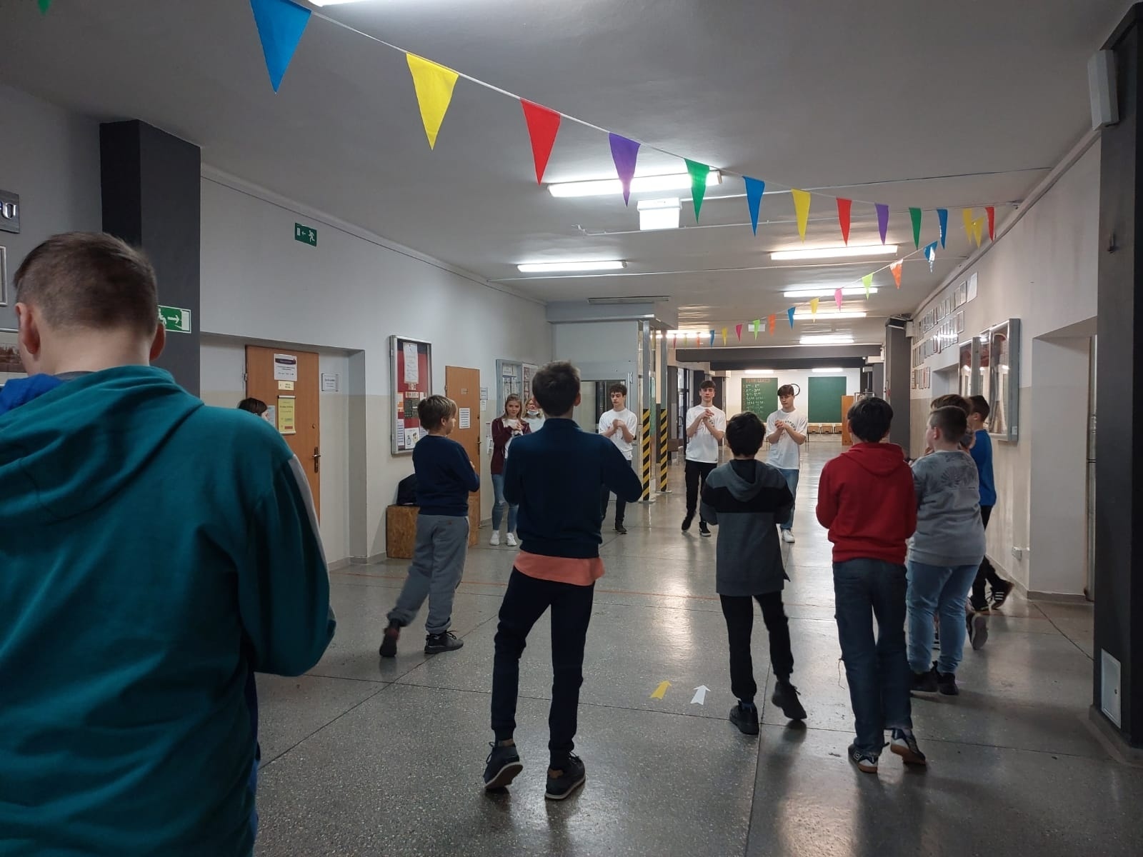 Zdjęcie w galerii na portalu naszraciborz.pl: Zwolnieni z teorii w SP 1 wiadomości z regionu