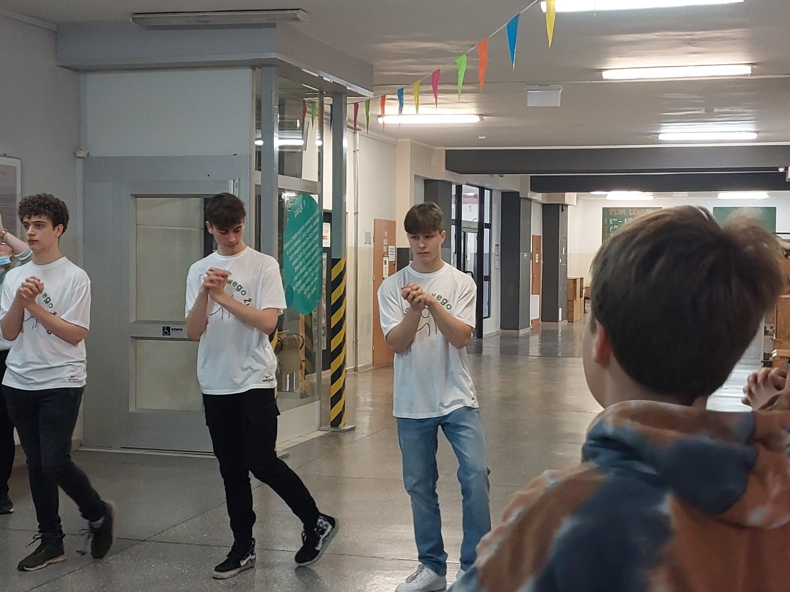 Zdjęcie w galerii na portalu naszraciborz.pl: Zwolnieni z teorii w SP 1 wiadomości z regionu