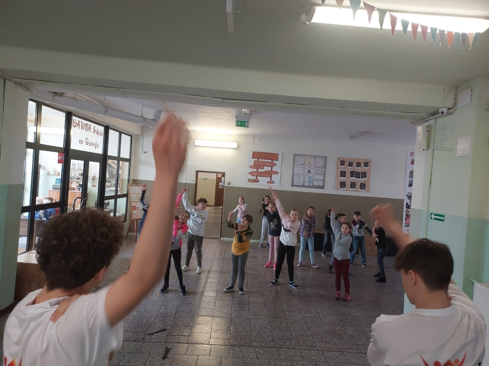 Zdjęcie w galerii na portalu naszraciborz.pl: Zwolnieni z teorii w SP 1 wiadomości z regionu