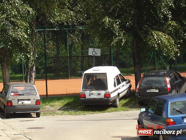 Zdjęcie w galerii na portalu naszraciborz.pl: Dla inwalidy z Królewskiej miejsca brak wiadomości z regionu